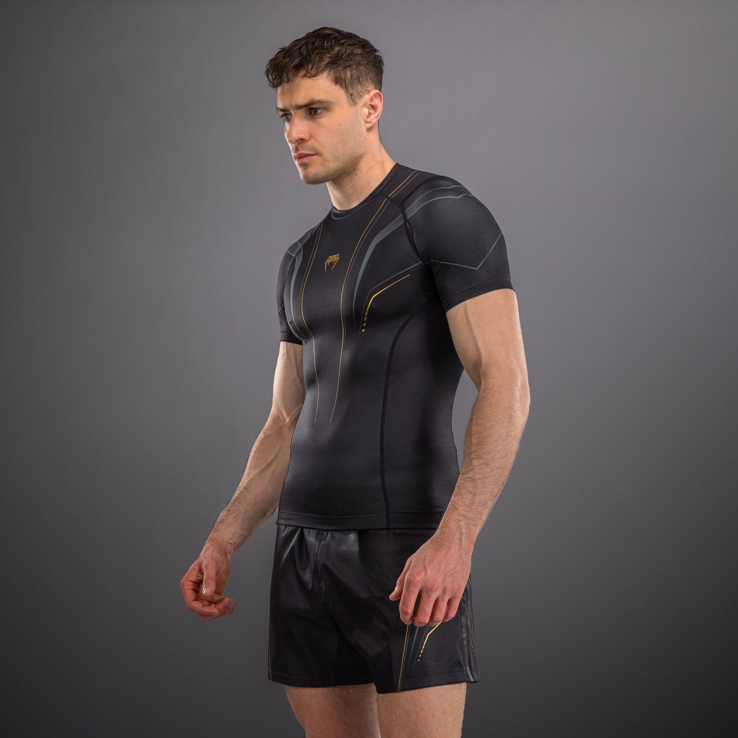 venum-streamline-kurzarm-rashguard-schwarz-gold image 3