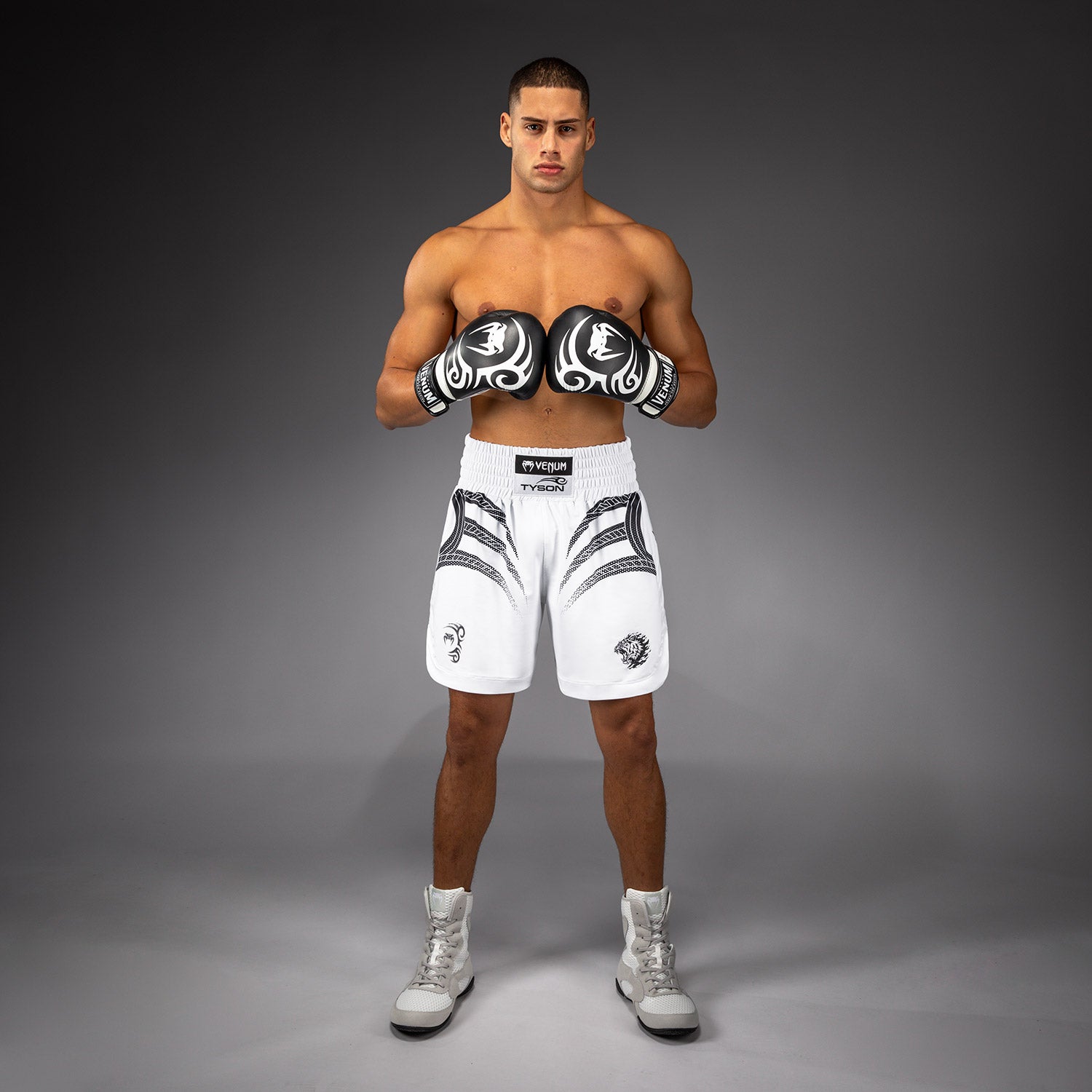 venum-x-mike-tyson-tiger-boxshorts-herren-wei-schwarz image 4