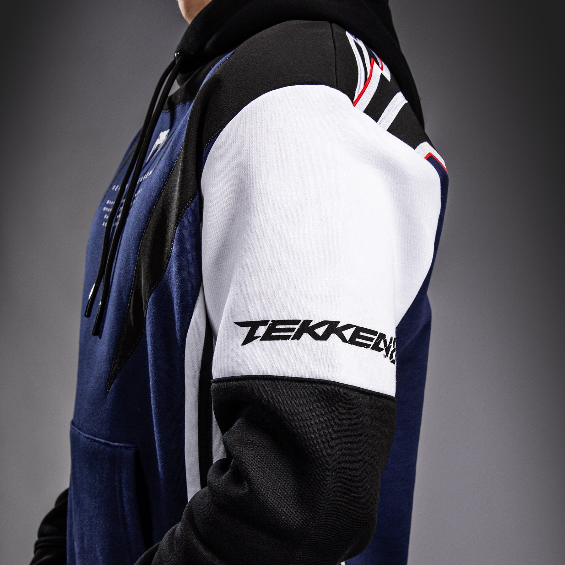 venum-x-tekken-8-jin-kazama-hoodie-blau-schwarz-wei image 8