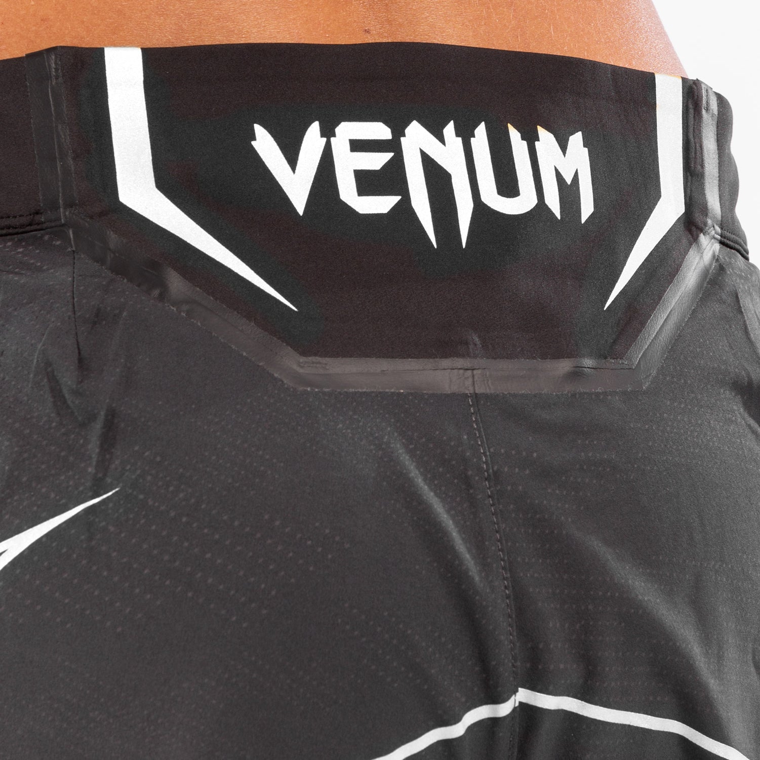 venum-ufc-authentic-fight-night-damen-shorts-schwarz image 4