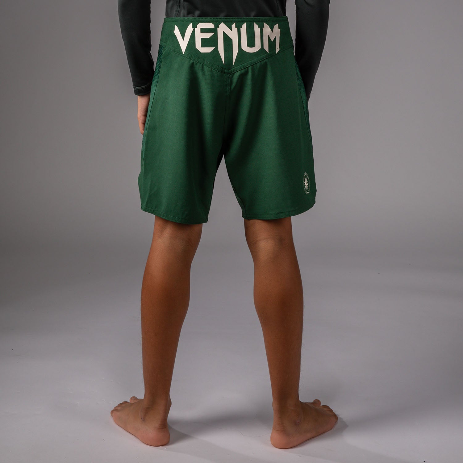 venum-attack-kids-fightshorts-waldgr-n-off-white image 3