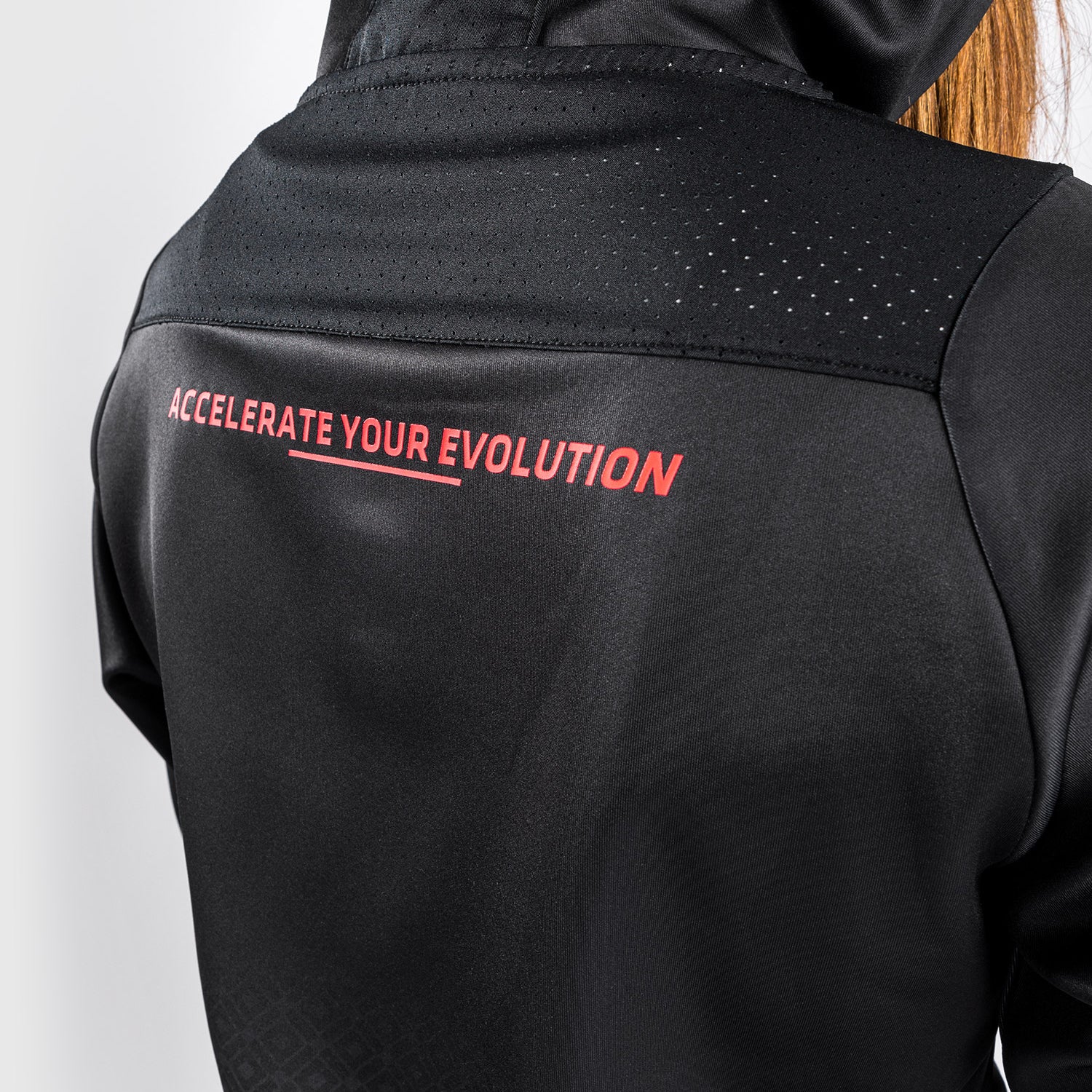 venum-ufc-performance-institute-damen-hoodie-mit-kapuze-schwarz-rot image 8