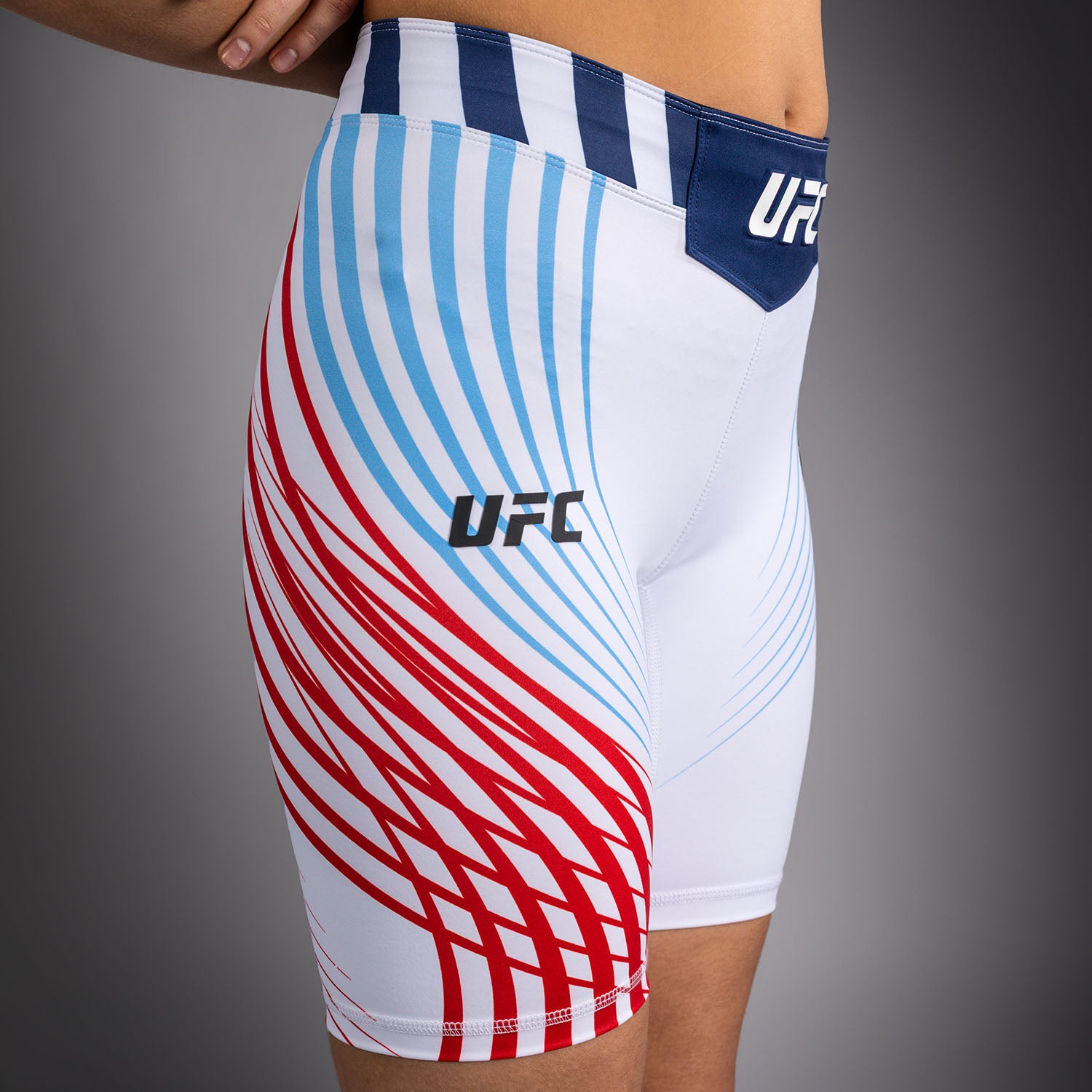 ufc-freedom-250-by-venum-authentic-vale-tudo-shorts-long-fit-wei-f-r-damen image 7