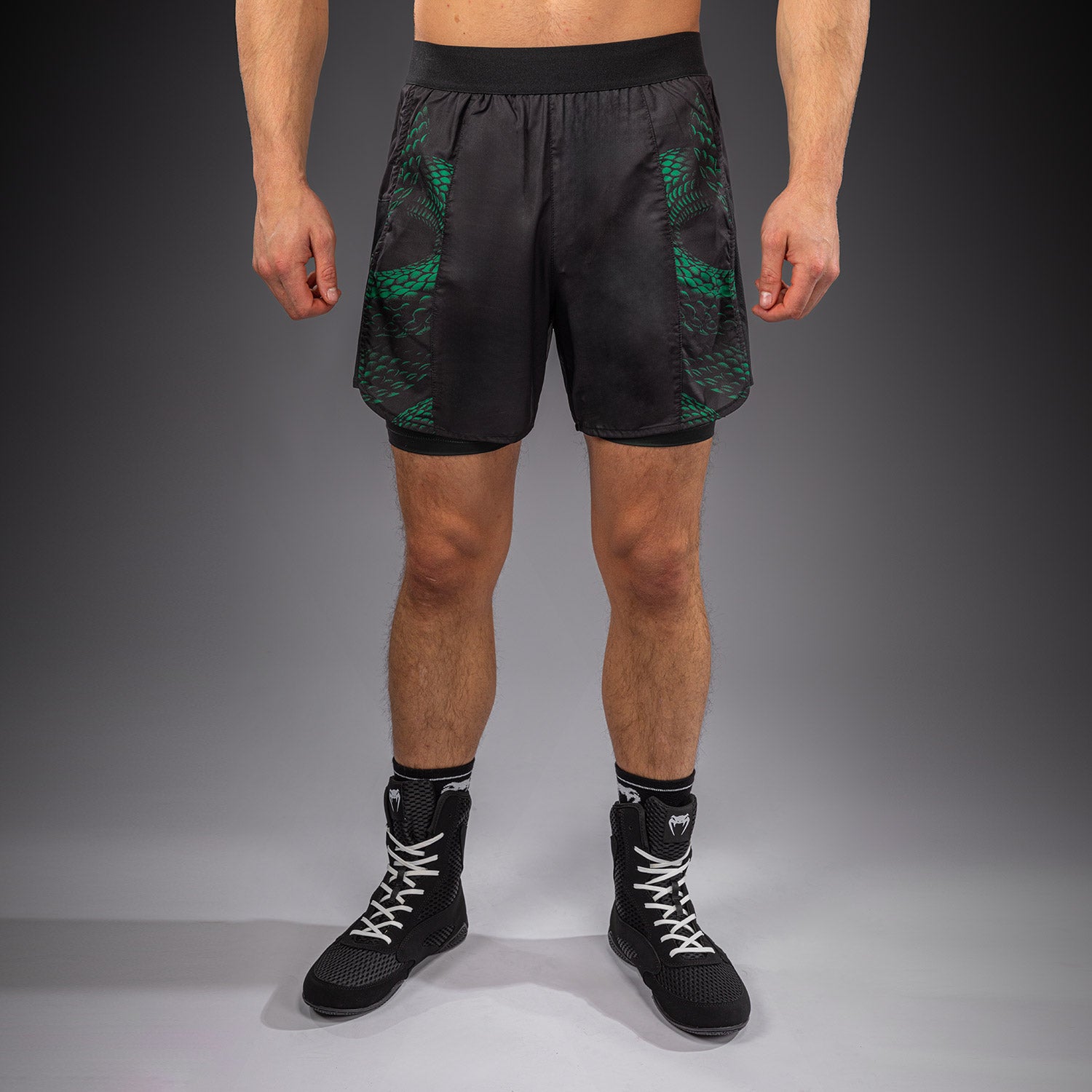 venum-matupa-trainingsshorts-herren-schwarz-gr-n-gold image 1