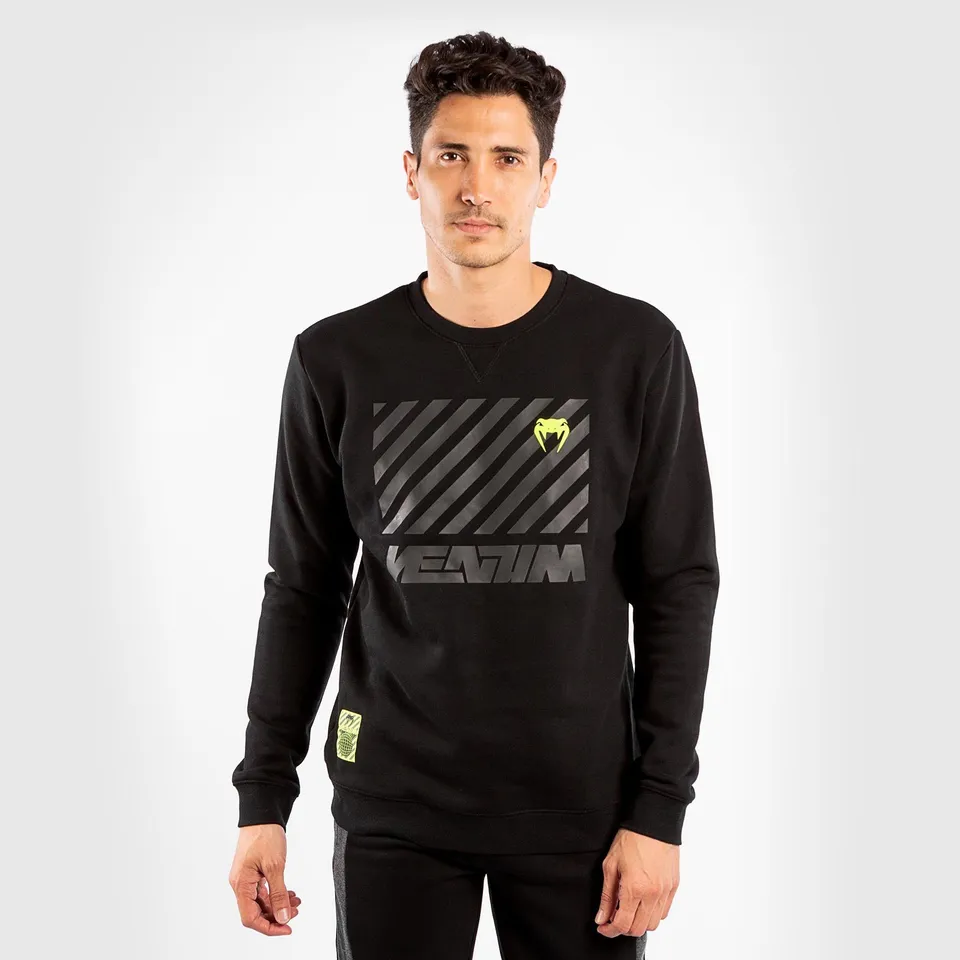 venum-stripes-sweatshirt-schwarz image 1