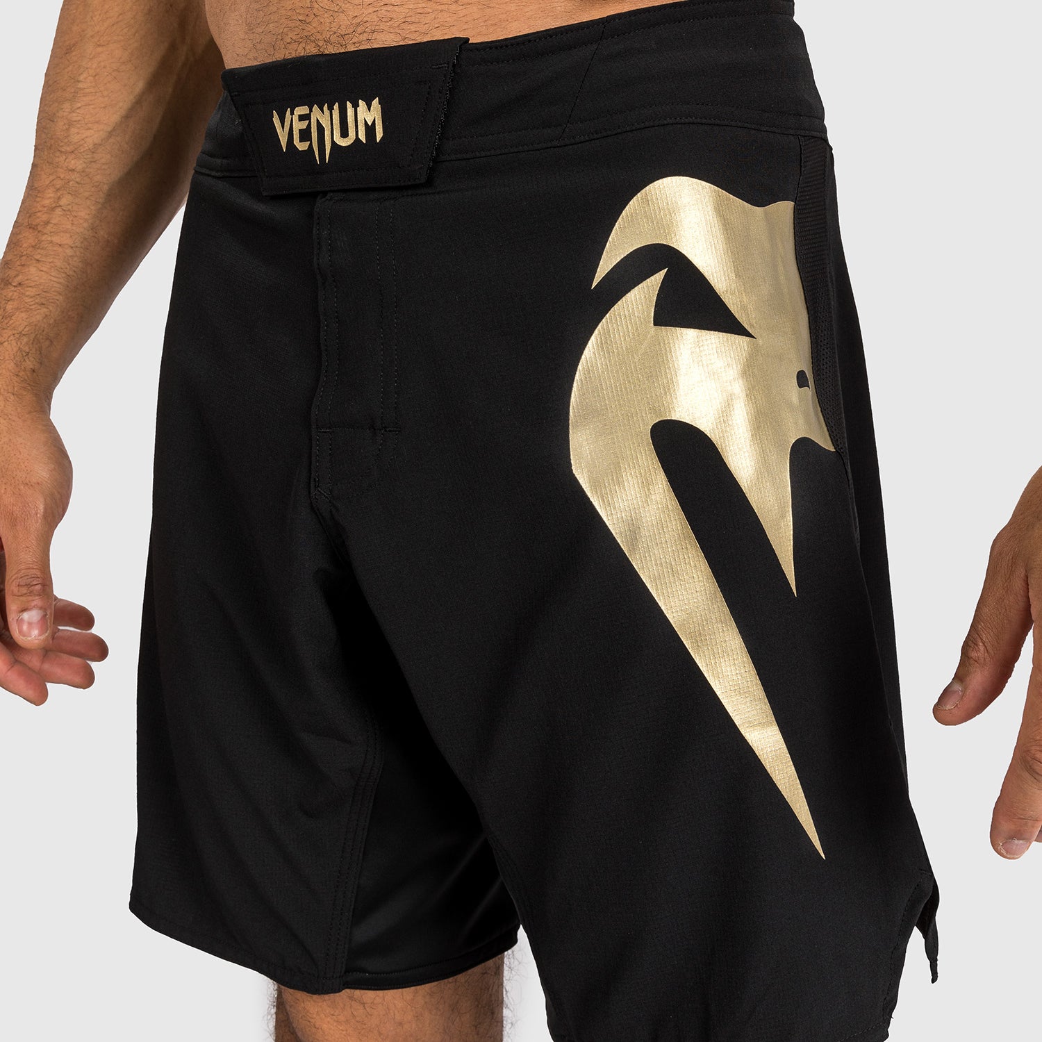 venum-light-5-0-fight-shorts-schwarz-gold image 6