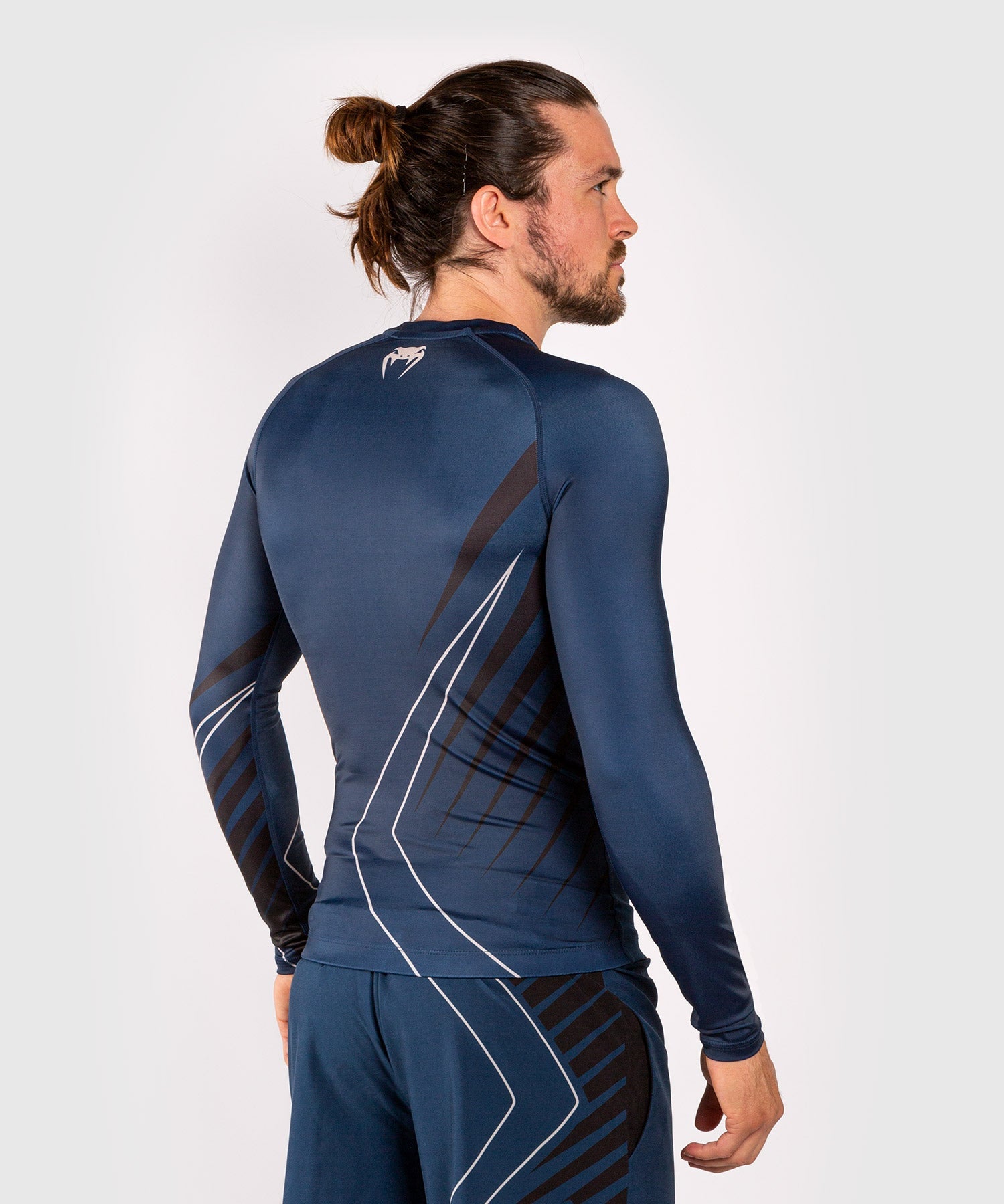 venum-contender-5-0-rashguard-langarm-marineblau-sand image 5