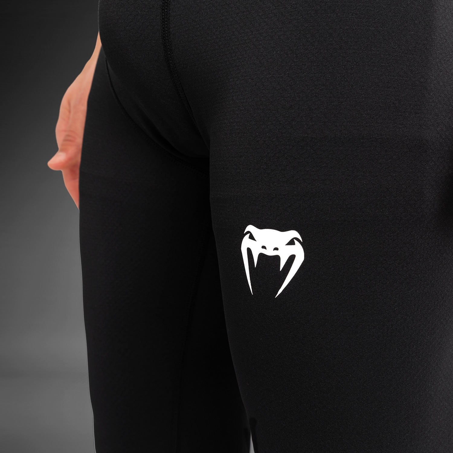 venum-contender-spats-herren-kompressionshose-schwarz-wei image 6