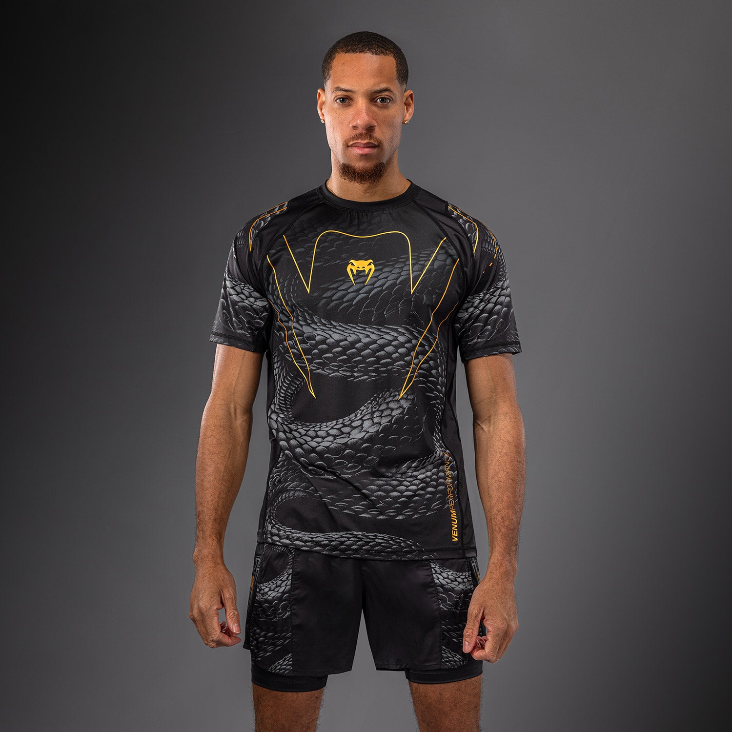 venum-matupa-dry-tech-t-shirt-herren-schwarz-grau-gold image 1