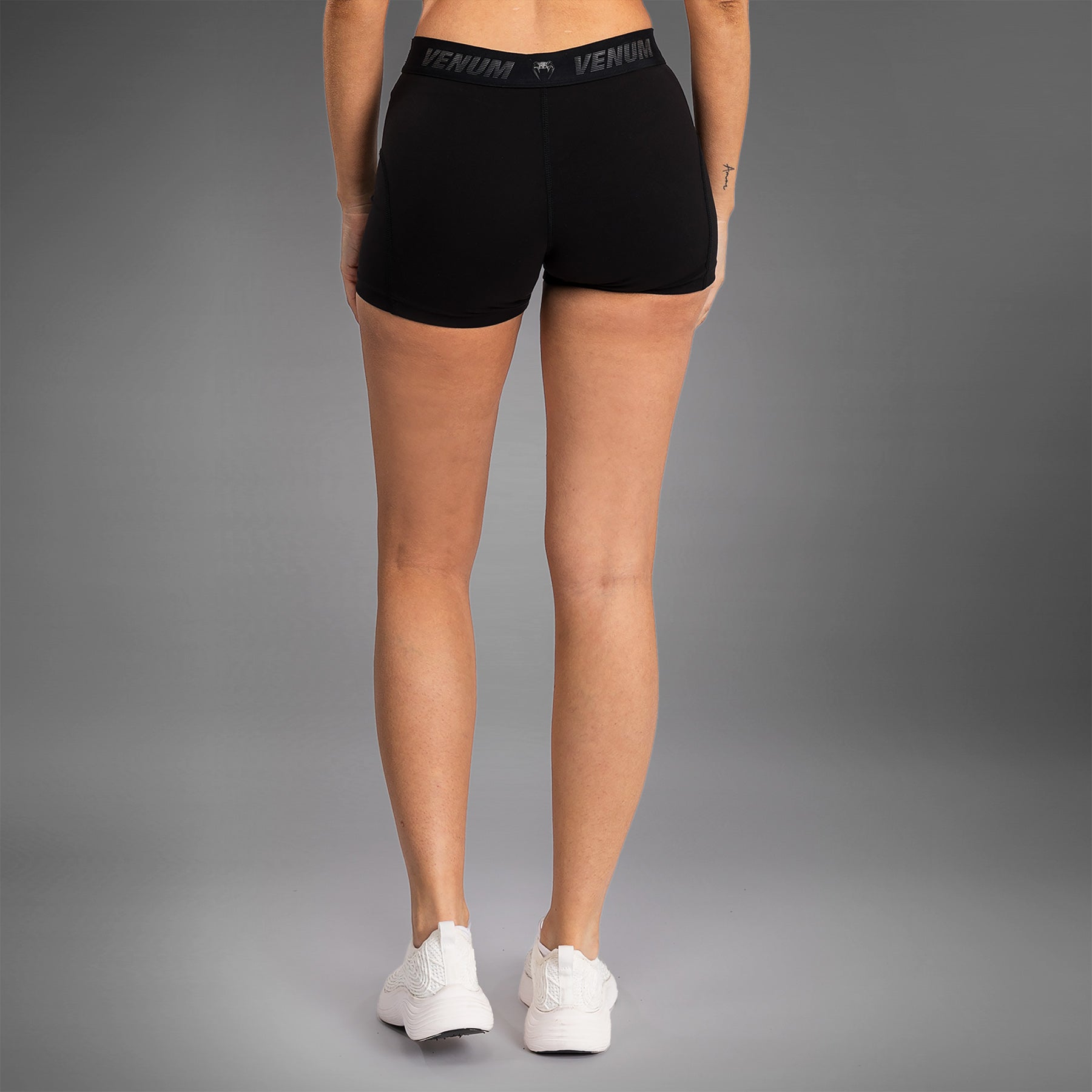 venum-elevate-vale-tudo-shorts-damen-schwarz-kompression image 4