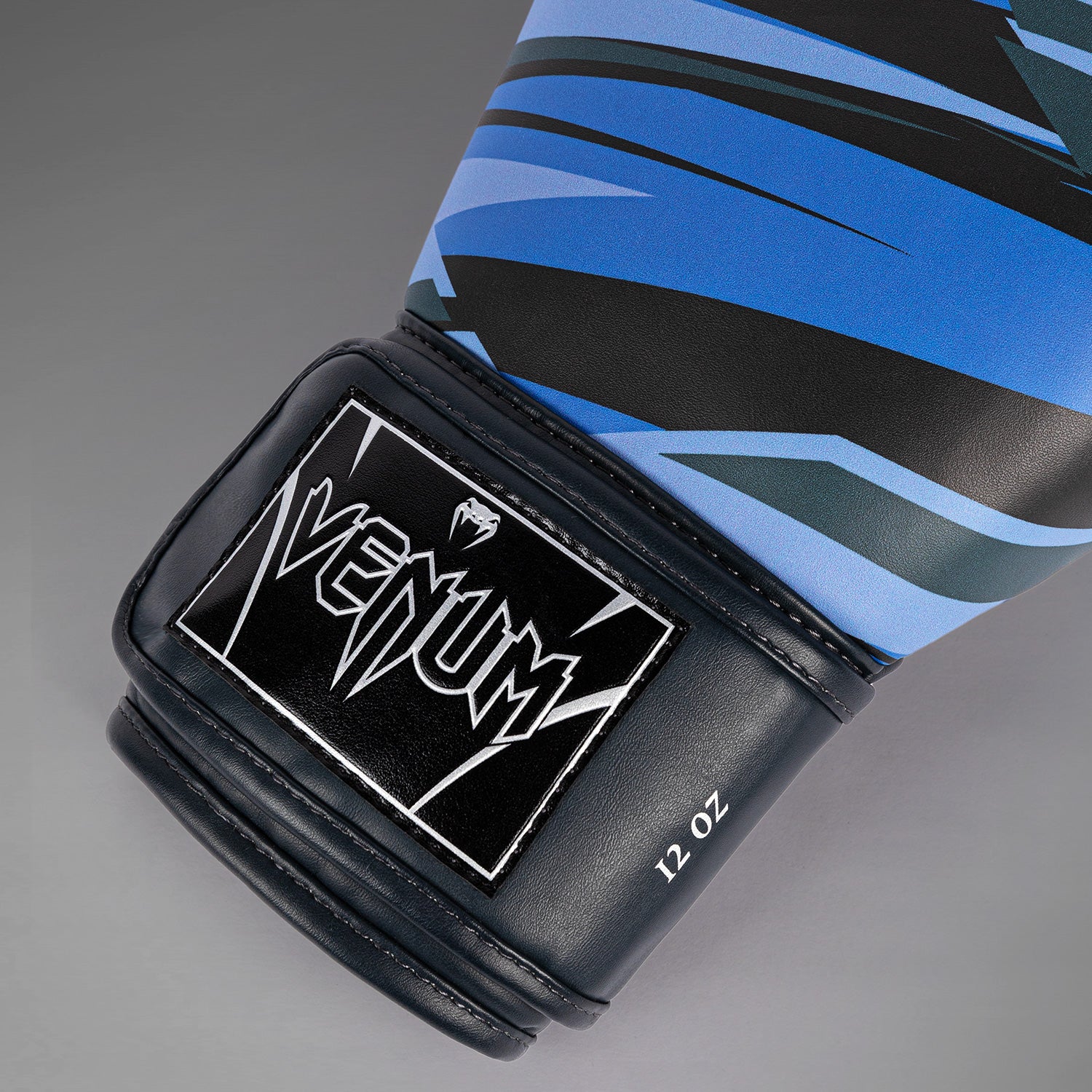 venum-abyss-boxhandschuhe-schattenblau image 4