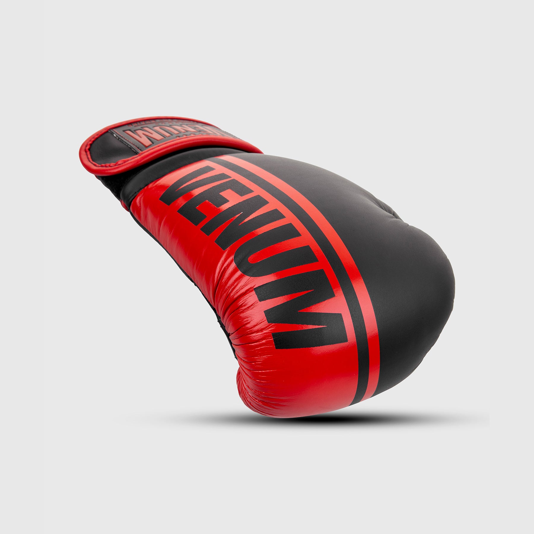 venum-shield-professionelle-boxhandschuhe-klettverschluss-rot-schwarz image 3