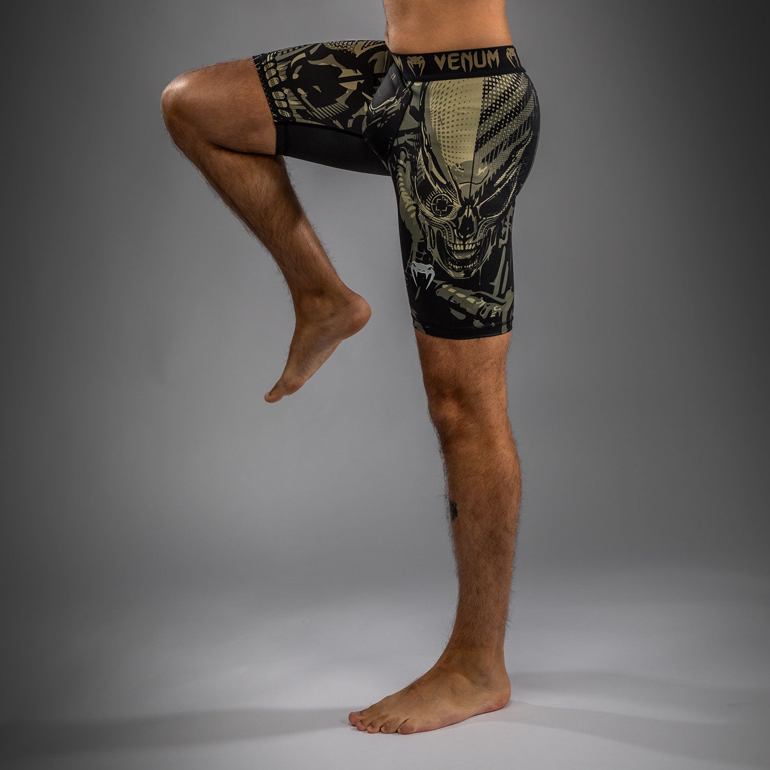 venum-invader-vale-tudo-shorts-schwarz-sand image 7