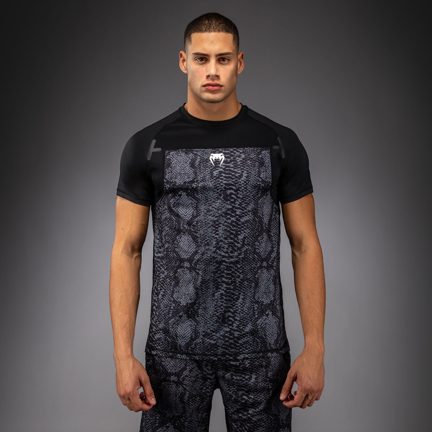 venum-g-fit-scales-dry-tech-t-shirt-herren-schwarz-anthrazitgrau image 1