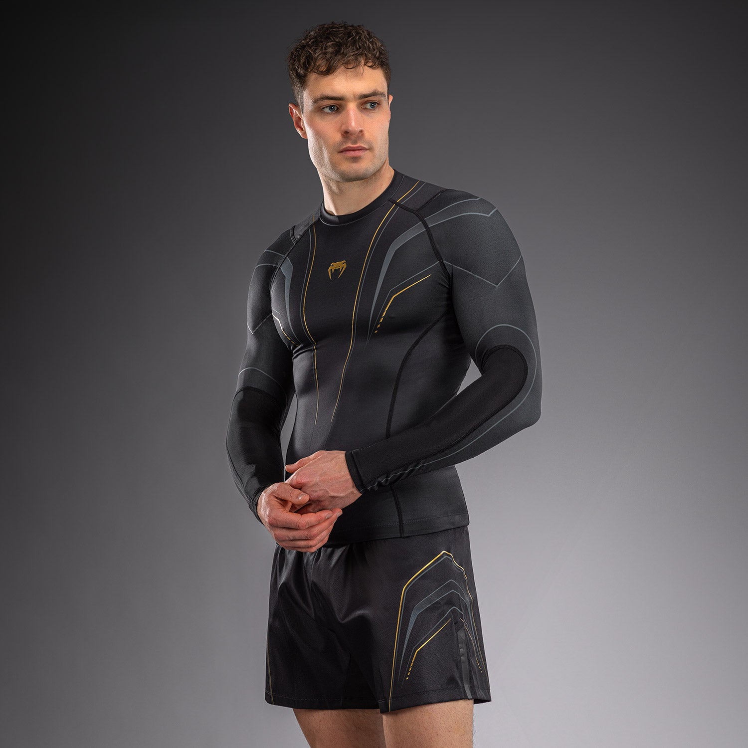 venum-streamline-langarm-rashguard-schwarz-gold image 4