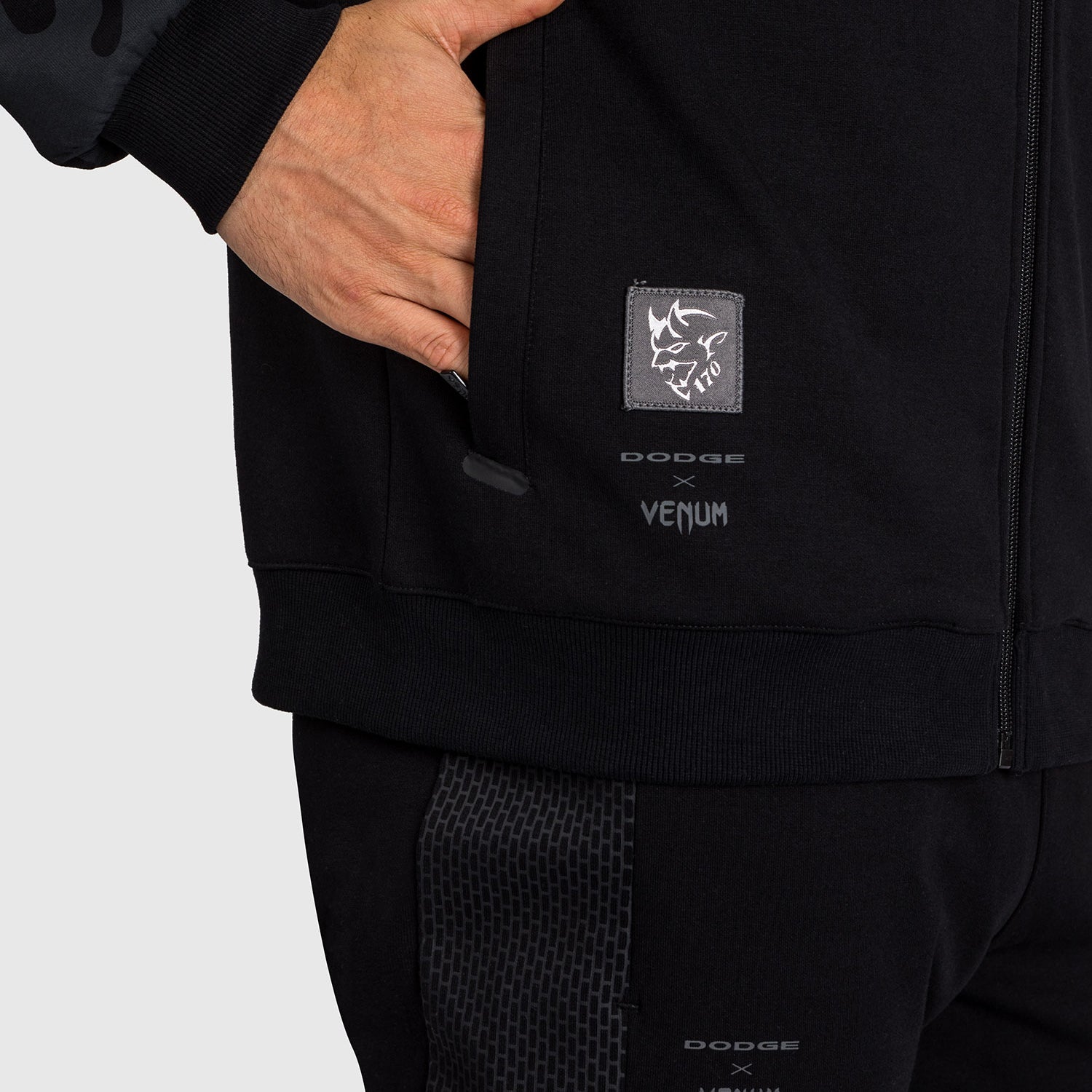 venum-x-dodge-demon-170-herren-full-zip-jacke-schwarz image 6