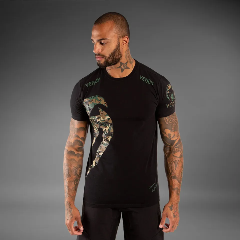 venum-original-giant-t-shirt-schwarz-wald-camo-box-fashion image 1