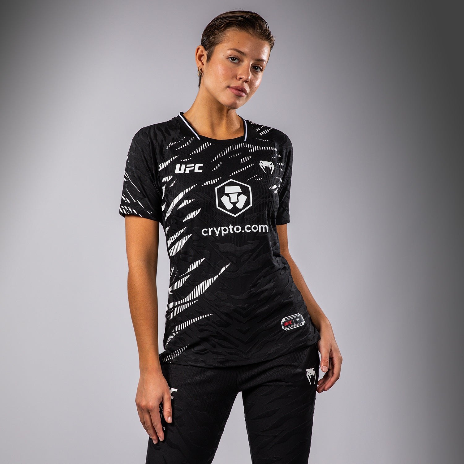 ufc-fusion-by-venum-authentic-fight-night-walkout-jersey-schwarz-damen image 2