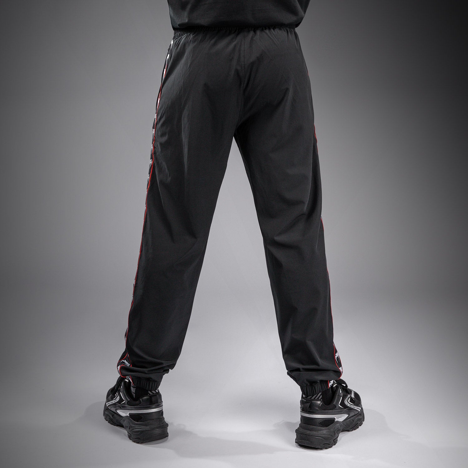 venum-20th-anniversary-jogginghose-schwarz-rot image 3