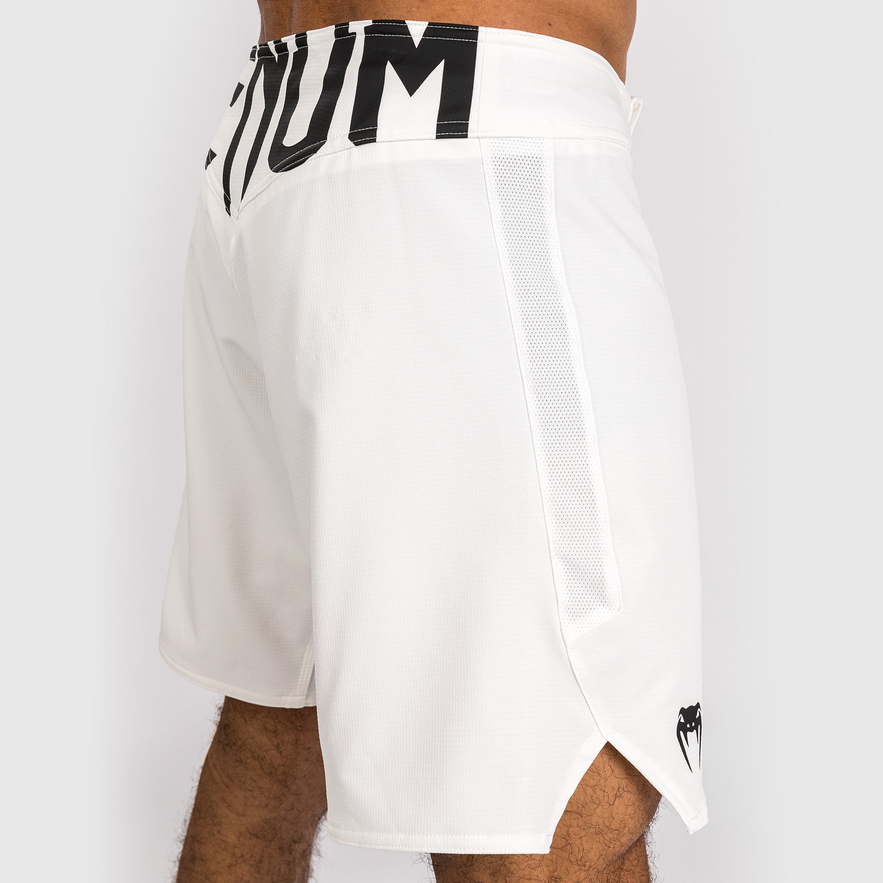 venum-light-5-0-fight-shorts-herren-wei-schwarz image 7