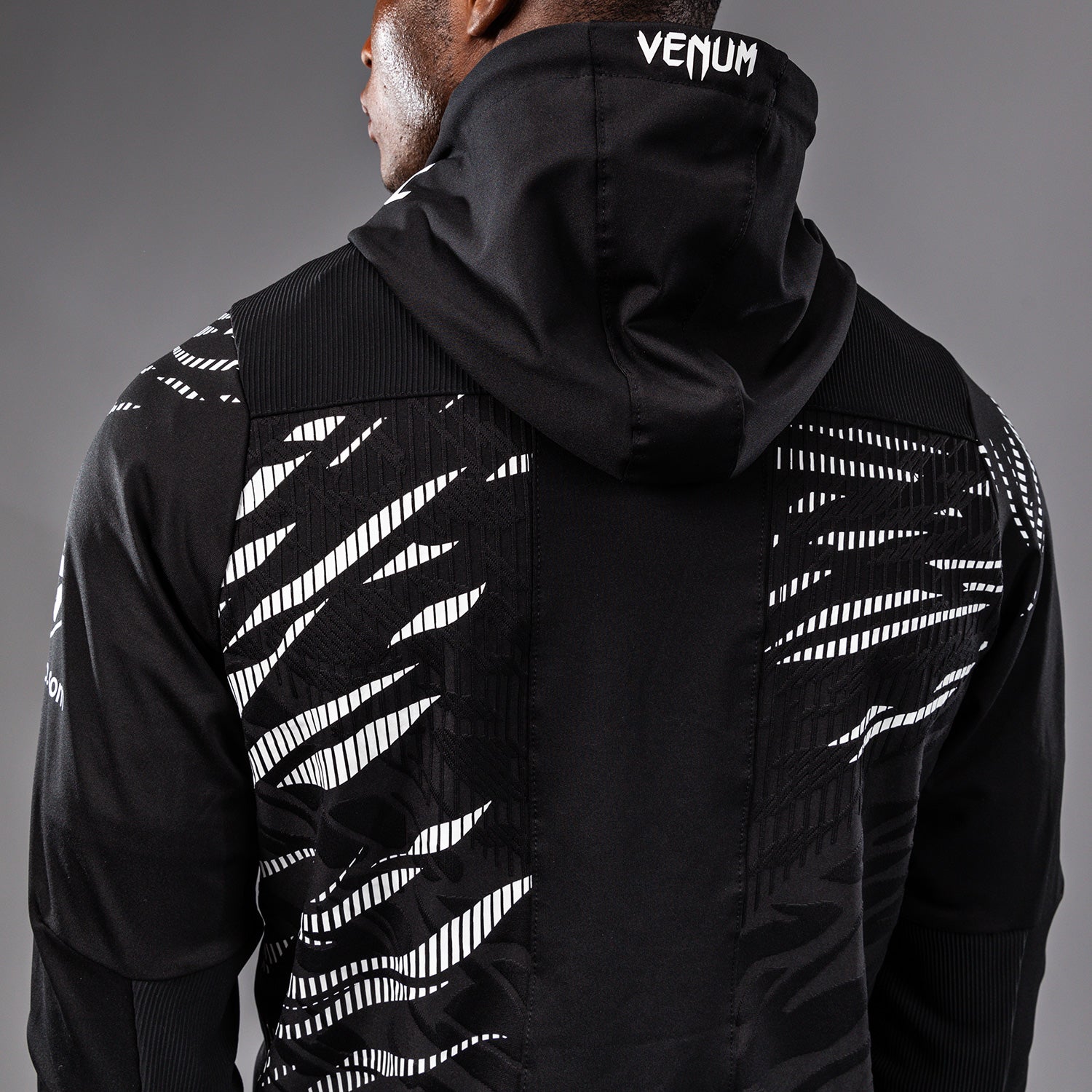 ufc-fusion-by-venum-authentic-fight-night-herren-walkout-hoodie-schwarz image 8