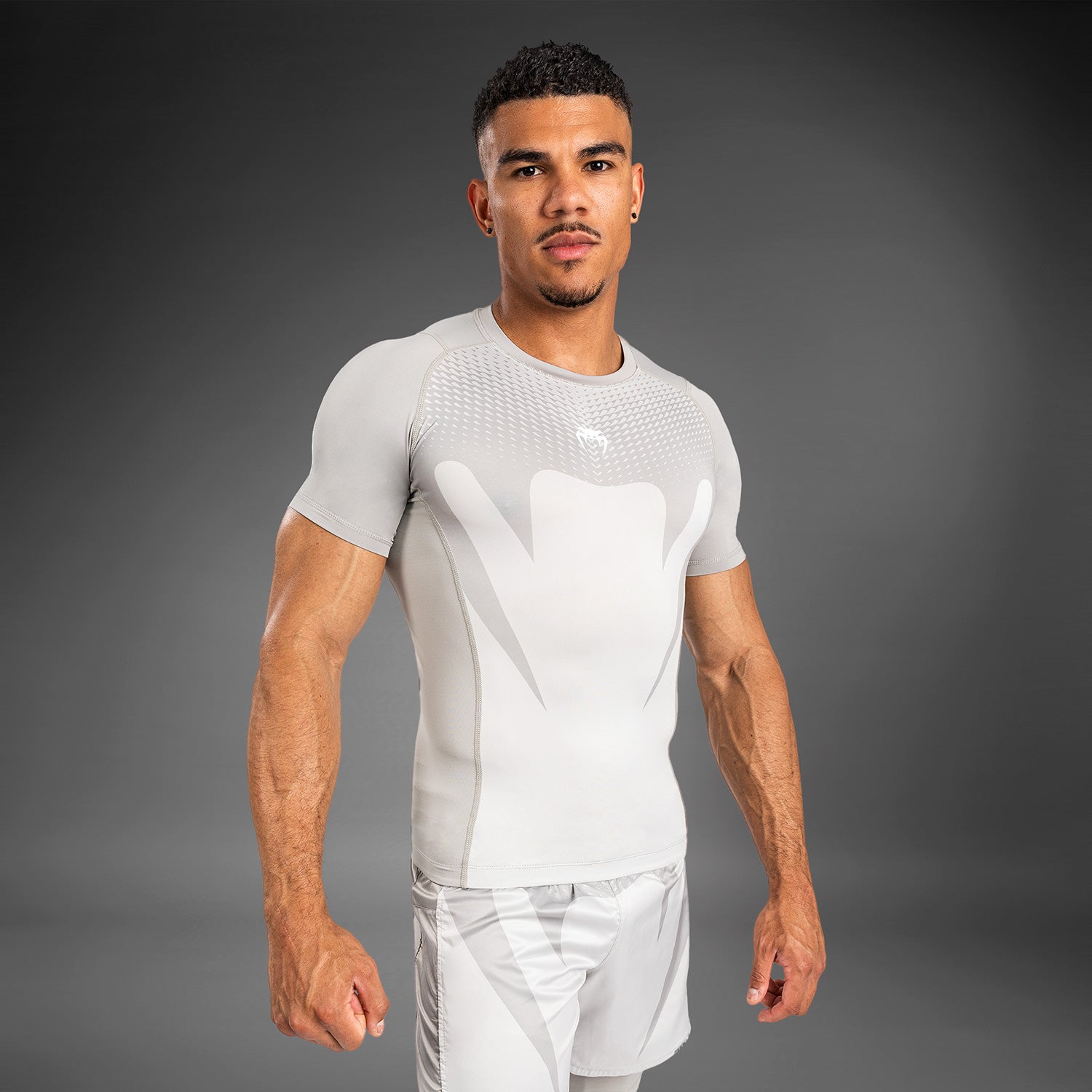 venum-attack-herren-kurzarm-rashguard-sand image 3