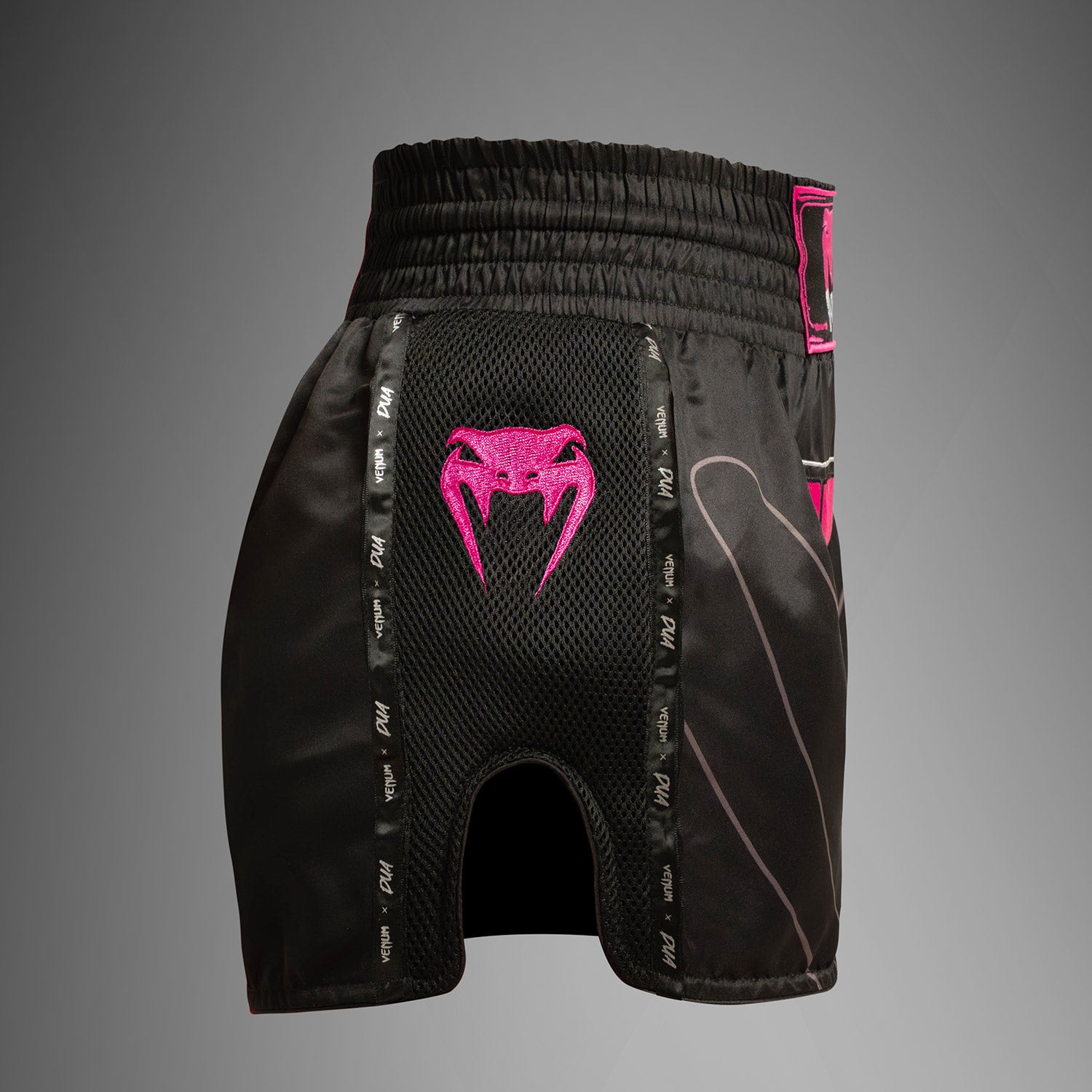venum-x-dua-muay-thai-shorts-damen-schwarz-fuchsia-rosa image 2