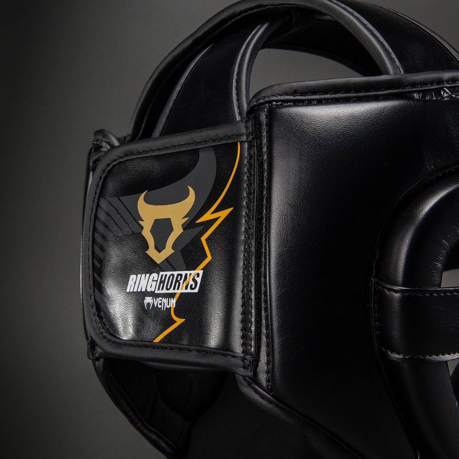 ringhorns-charger-by-venum-kopfschutz-schwarz-gold image 5