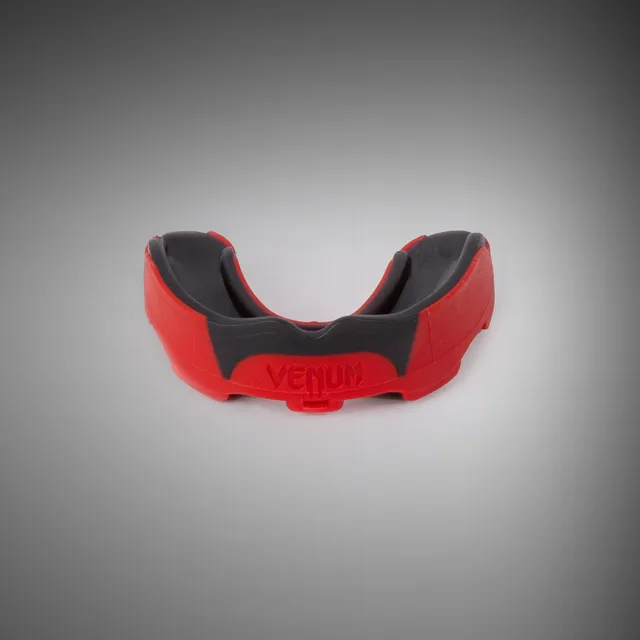 venum-predator-mundschutz-mit-ohne-riemen-rot-schwarz image 1