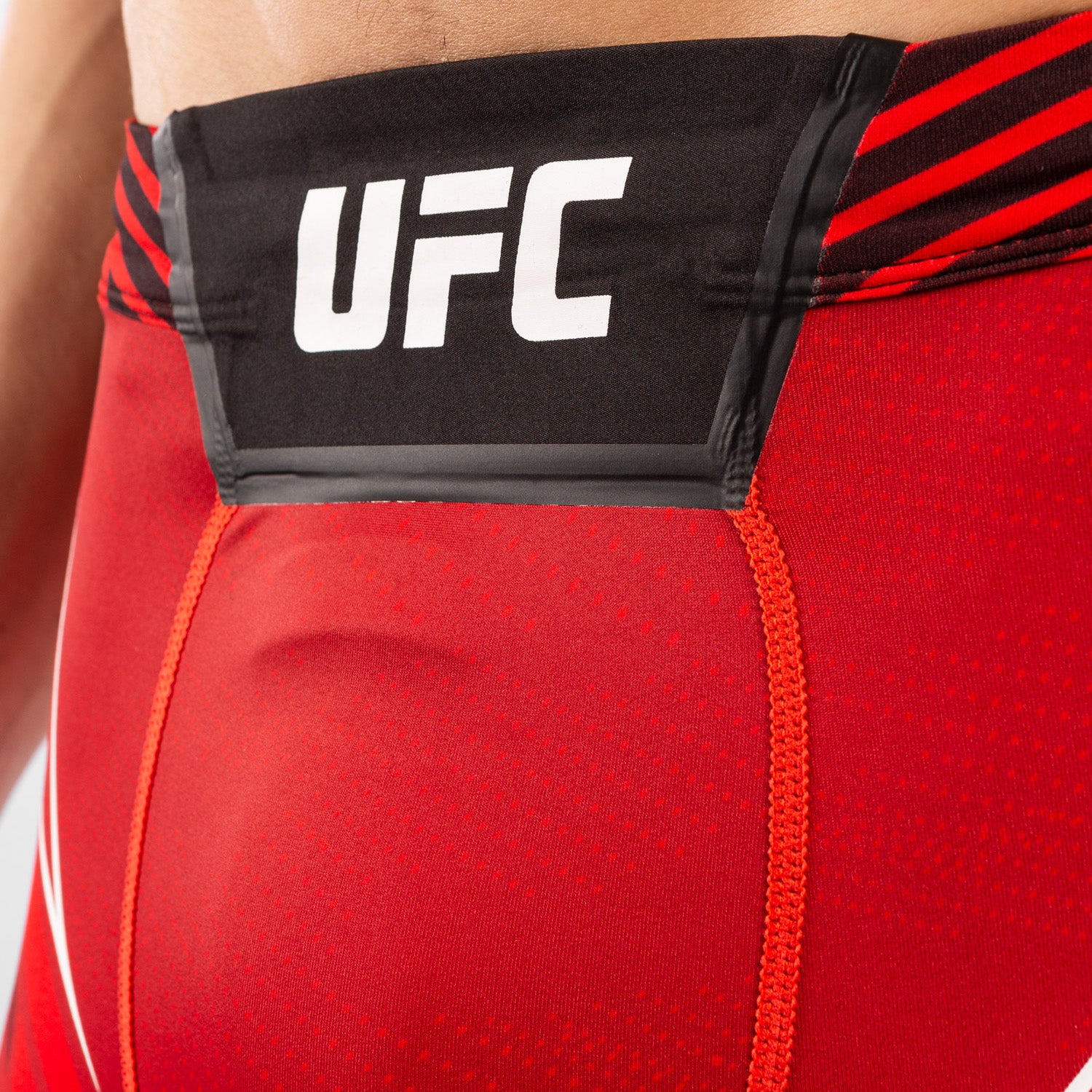 ufc-venum-authentic-fight-night-herren-vale-tudo-shorts-short-fit-rot image 4