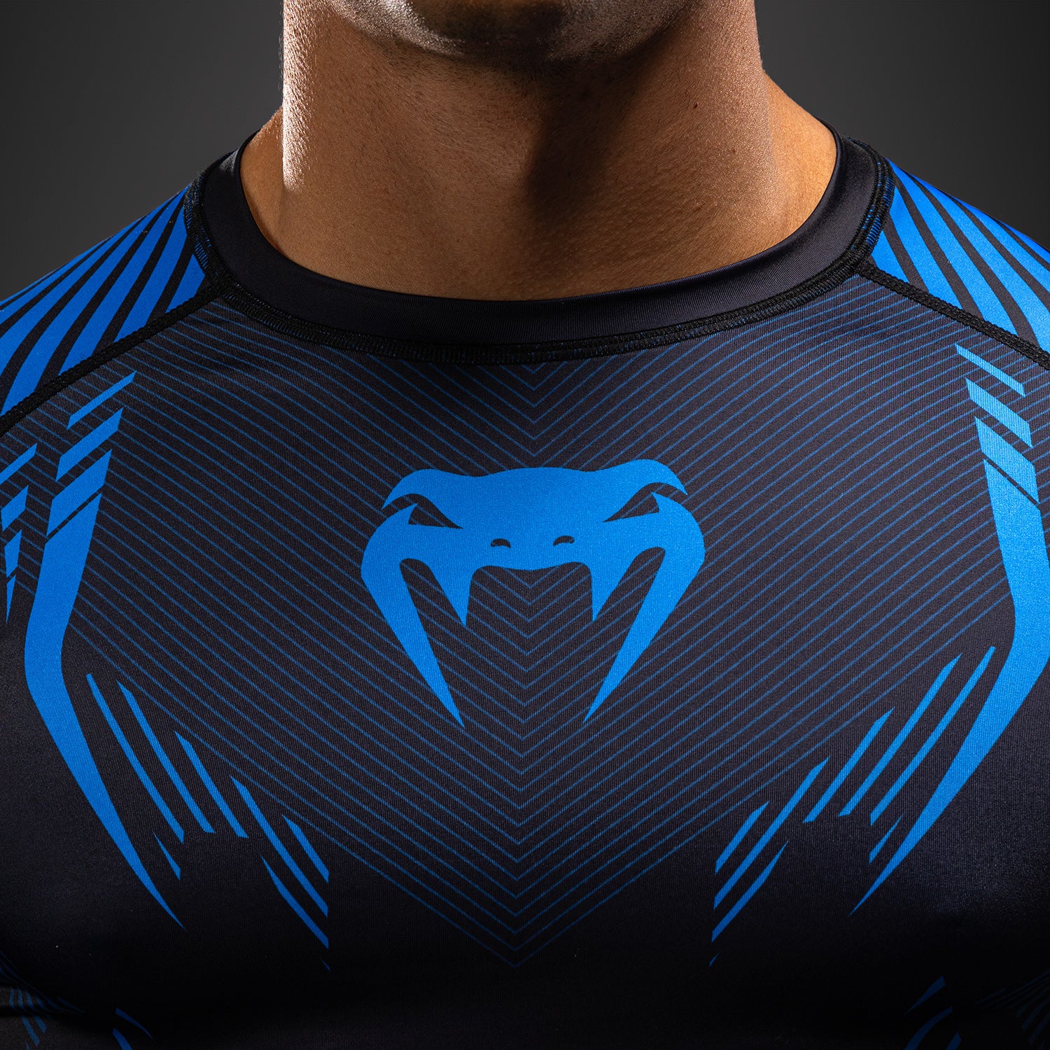 venum-no-gi-6-0-langarm-rashguard-schwarz-blau image 5