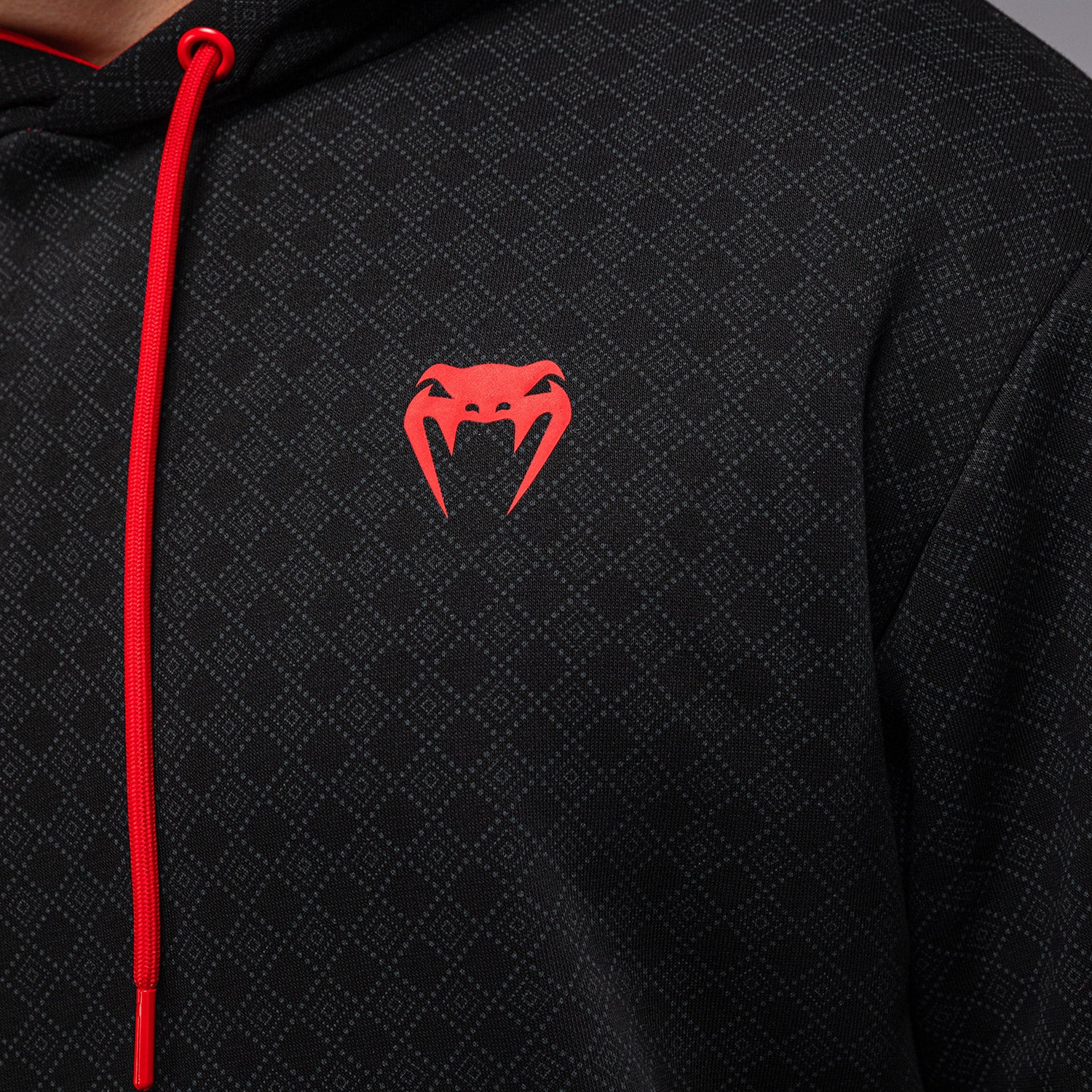 venum-x-roger-gracie-signature-kapuzenpullover-schwarz-rot-herren-hoodie image 6
