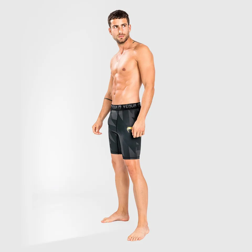 vale-tudo-venum-razor-shorts-herren-schwarz-gold image 1