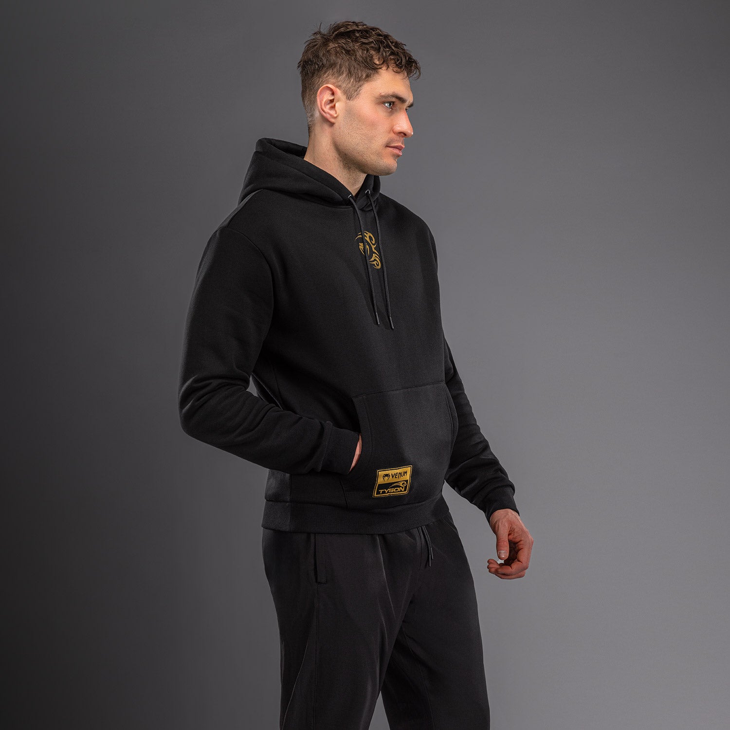 venum-x-mike-tyson-tiger-hoodie-herren-schwarz-gold image 3