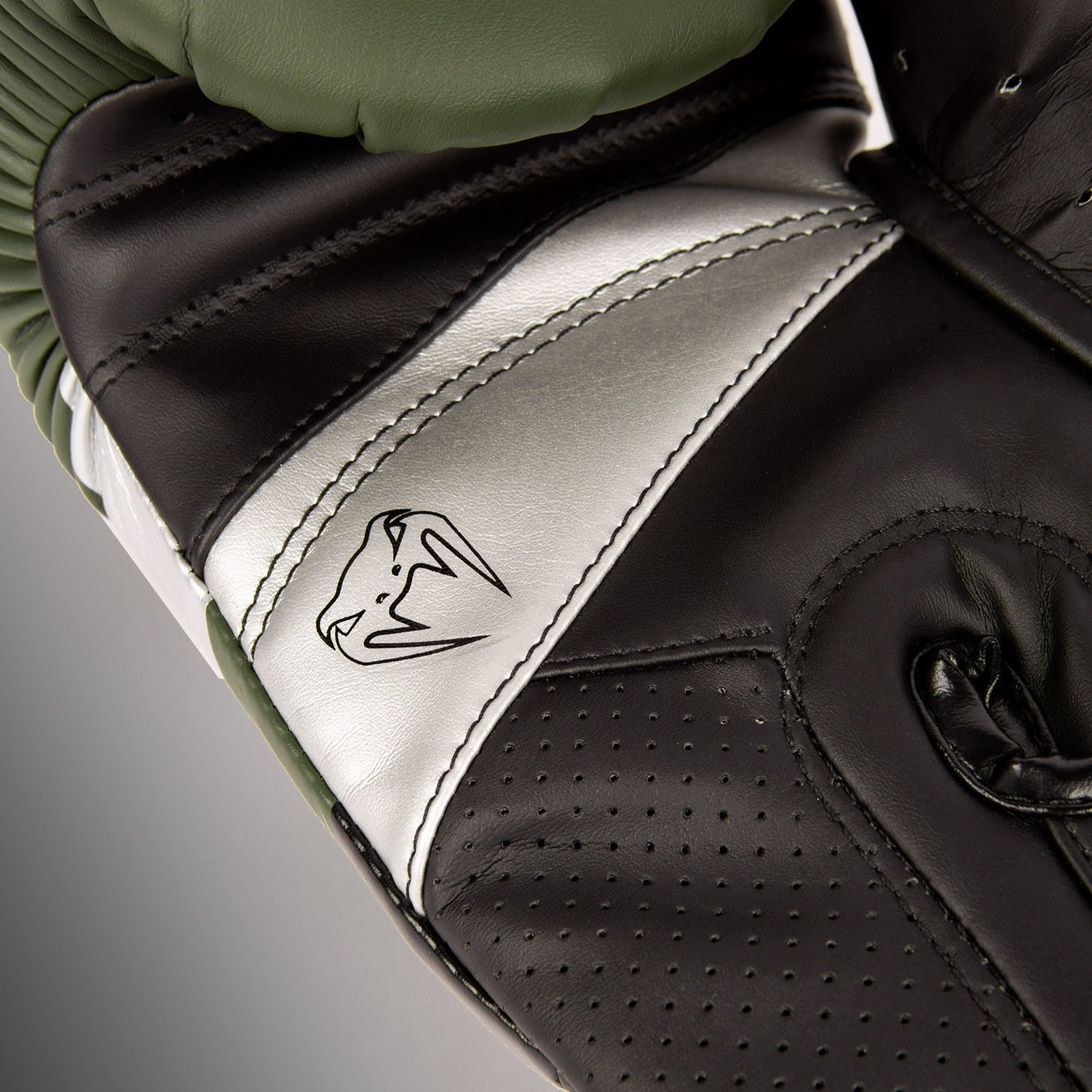 venum-elite-evo-boxhandschuhe-khaki-silber image 6