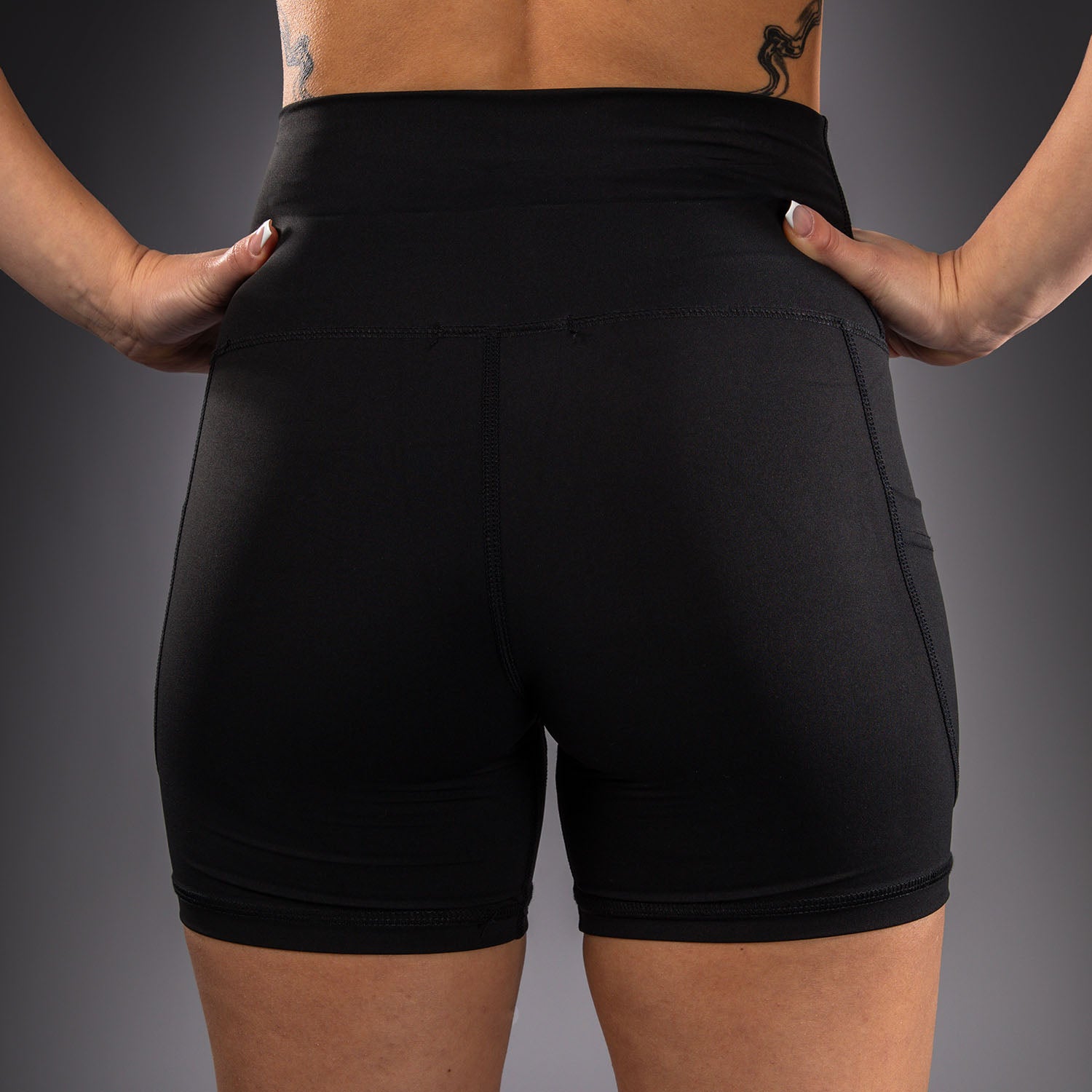 venum-essential-kompressionsshorts-damen-schwarz image 6