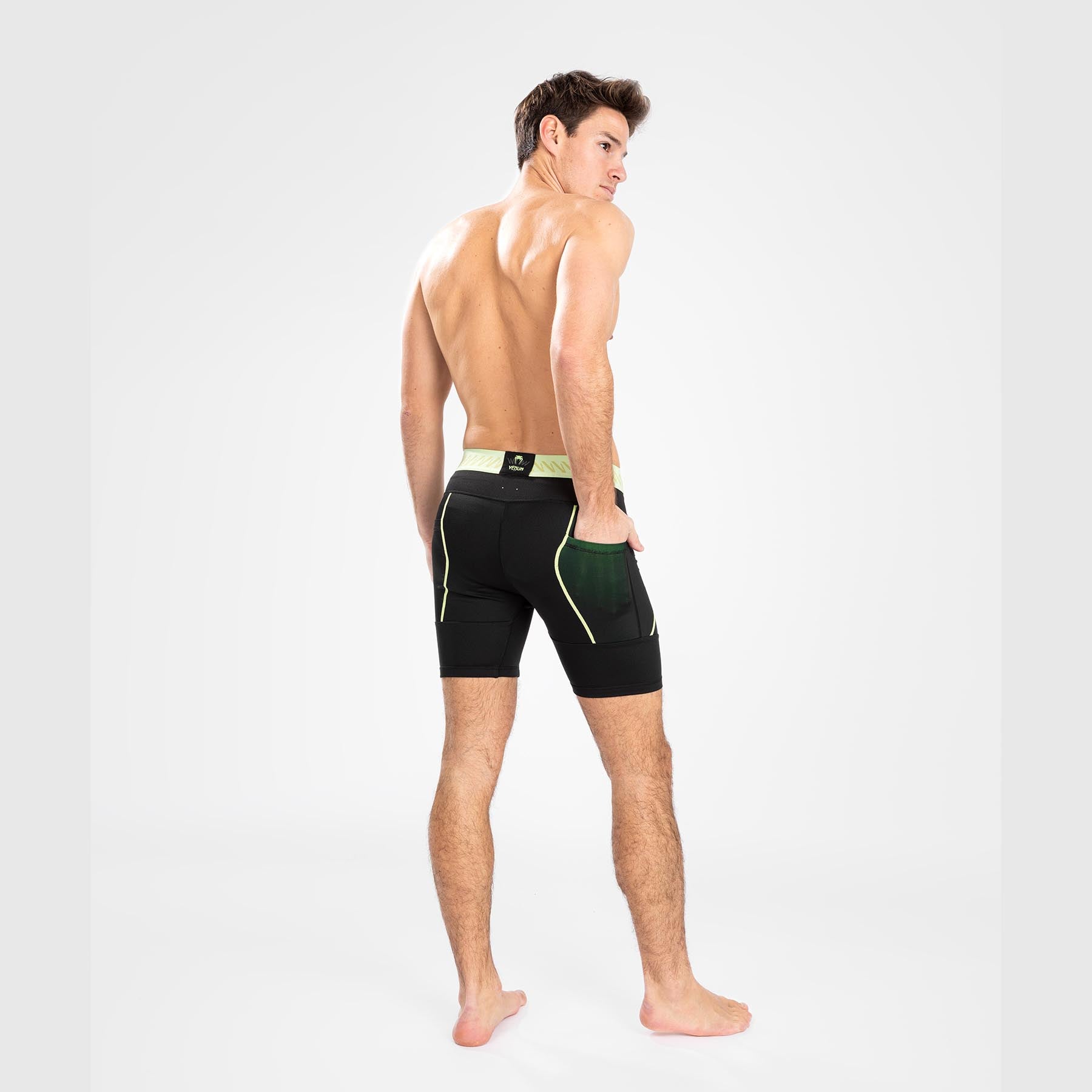 venum-fusion-2-0-vale-tudo-shorts-herren-schwarz-gelb image 2