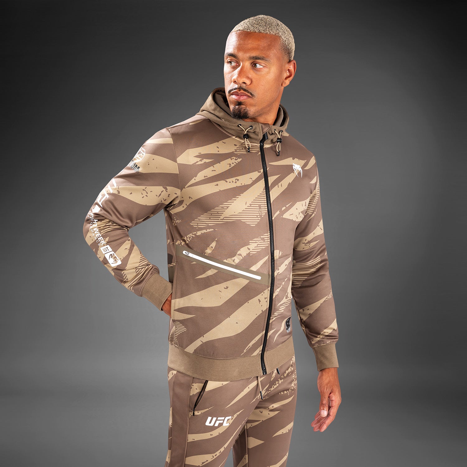 ufc-adrenaline-by-venum-fight-week-herren-zip-hoodie-full-zip-desert-camo image 2
