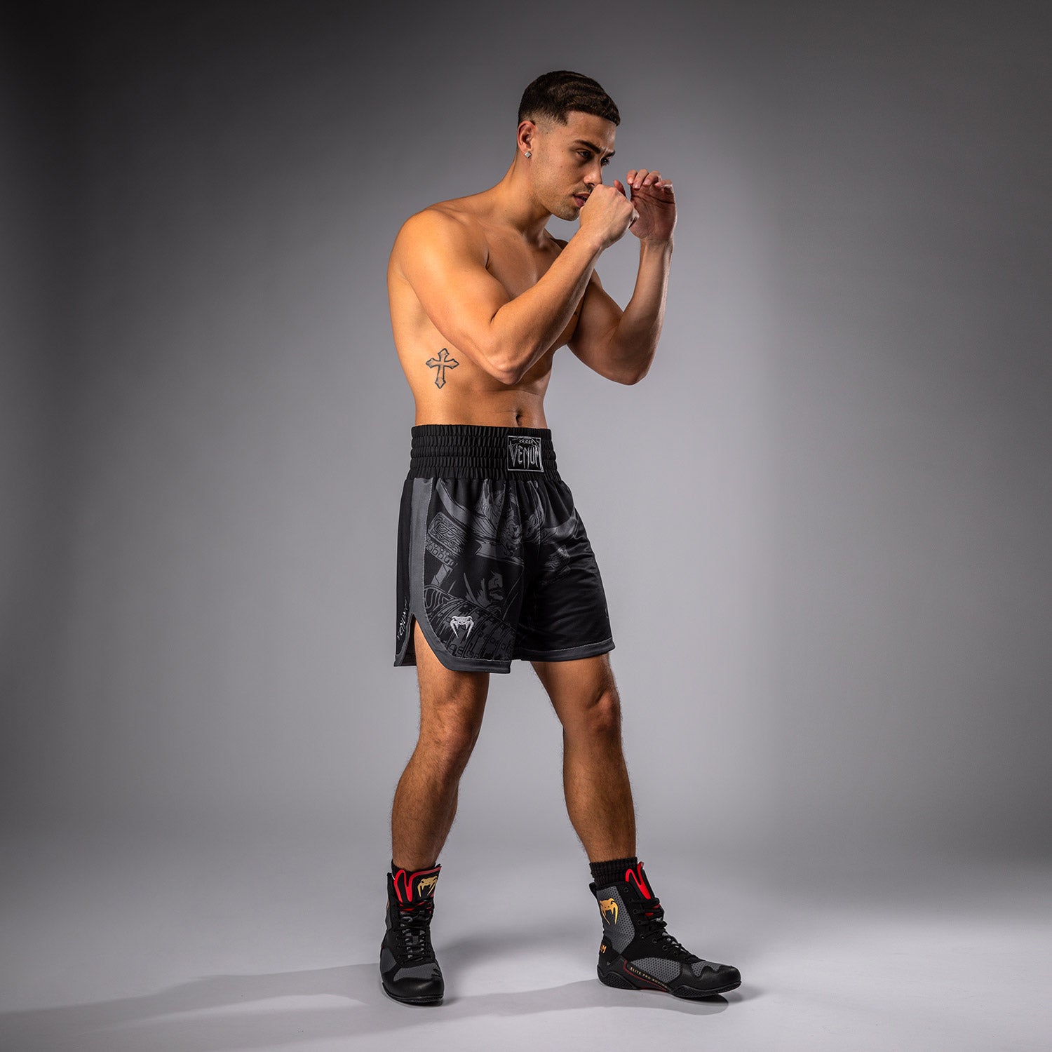 venum-x-assassin-s-creed-shadows-herren-boxing-shorts-schwarz image 4