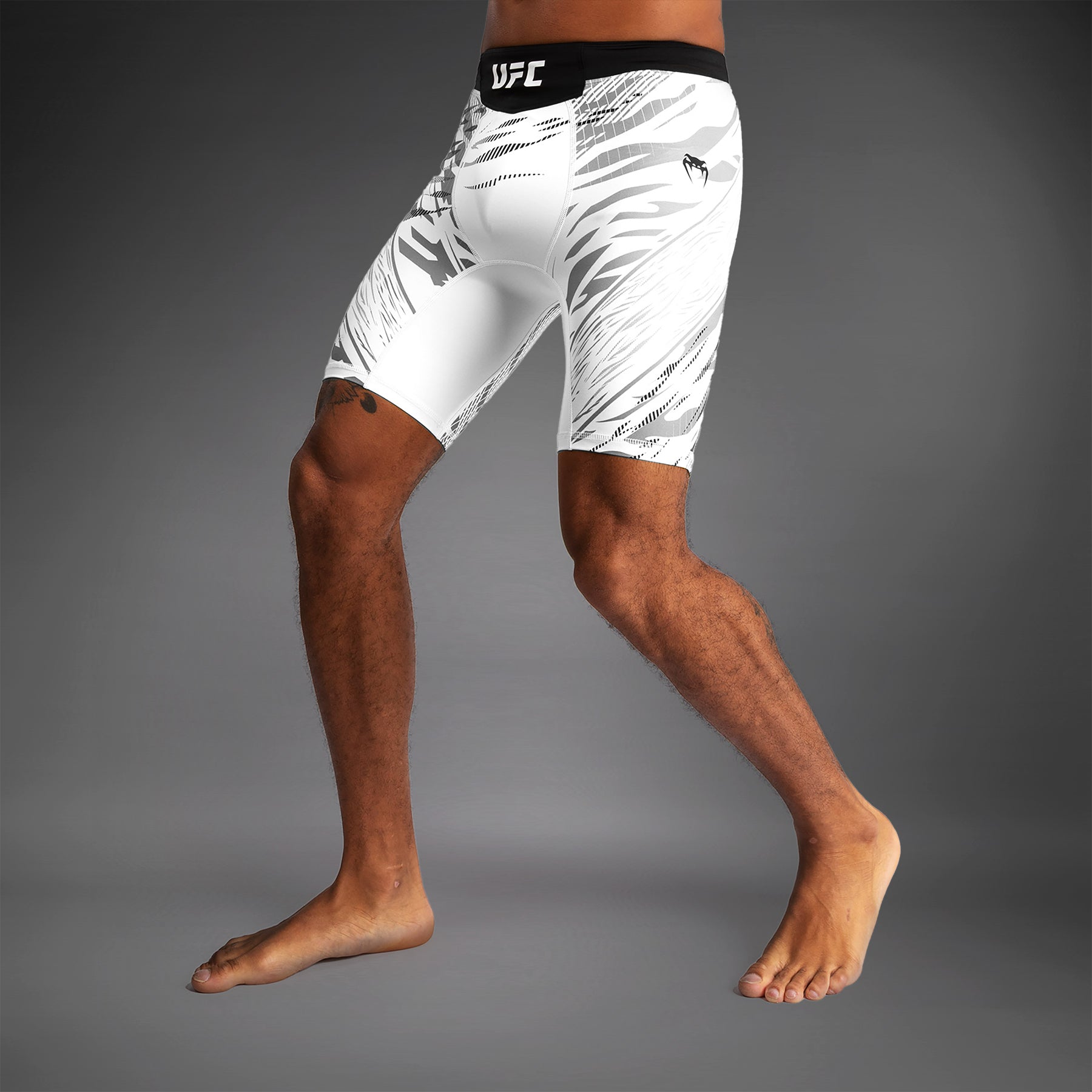 ufc-fusion-by-venum-authentic-fight-night-herren-vale-tudo-short-wei-personalize image 4
