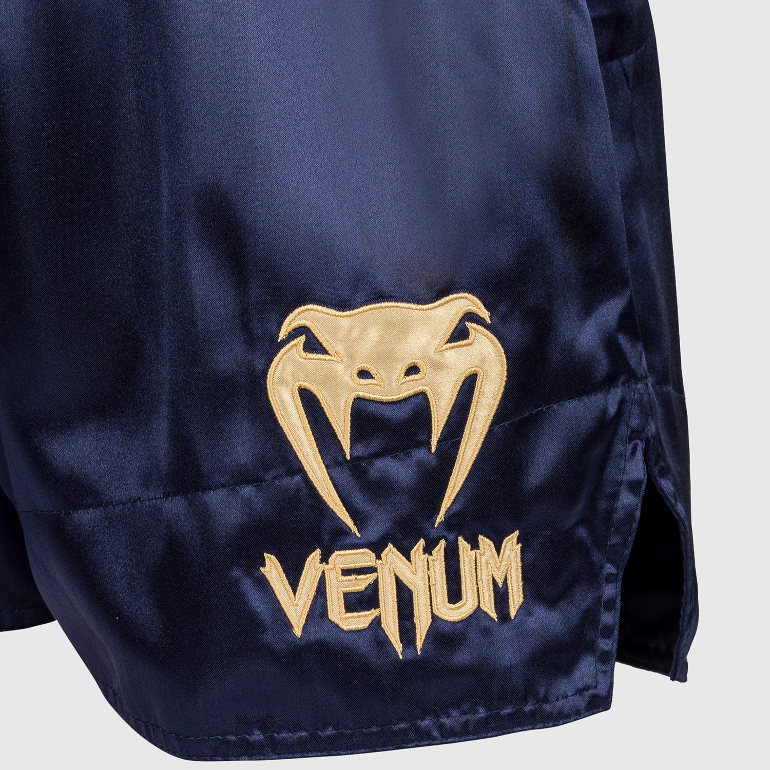 venum-classic-muay-thai-shorts-marineblau-gold image 5