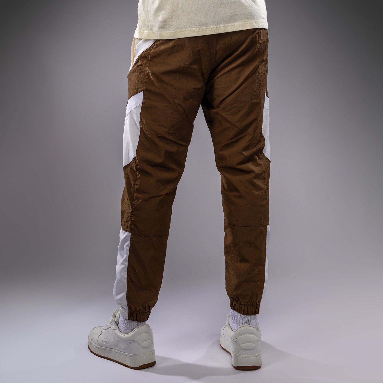 venum-attack-90-trainingsanzug-hose-dunkelbraun image 3