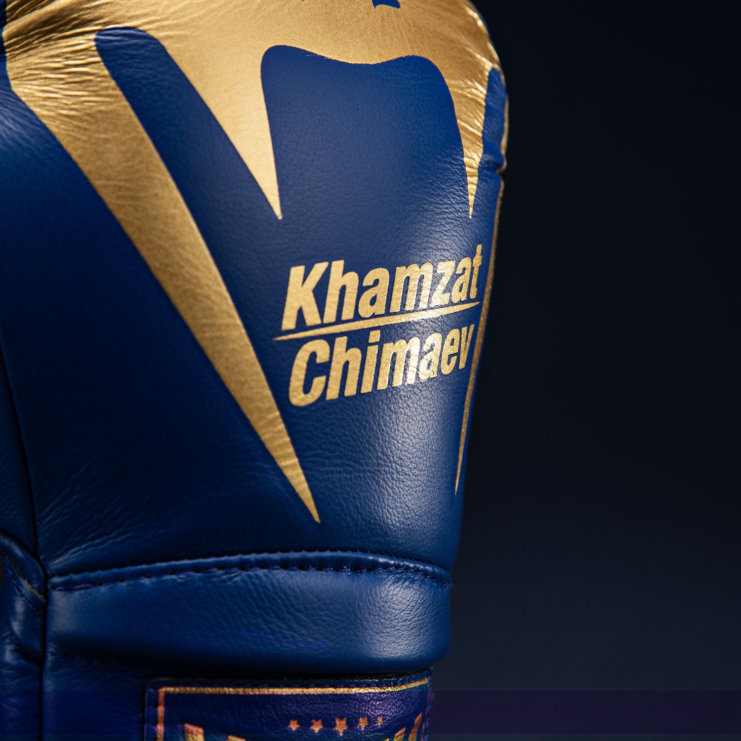 venum-giant-2-0-khamzat-chimaev-pro-boxhandschuhe-blau-gold image 5