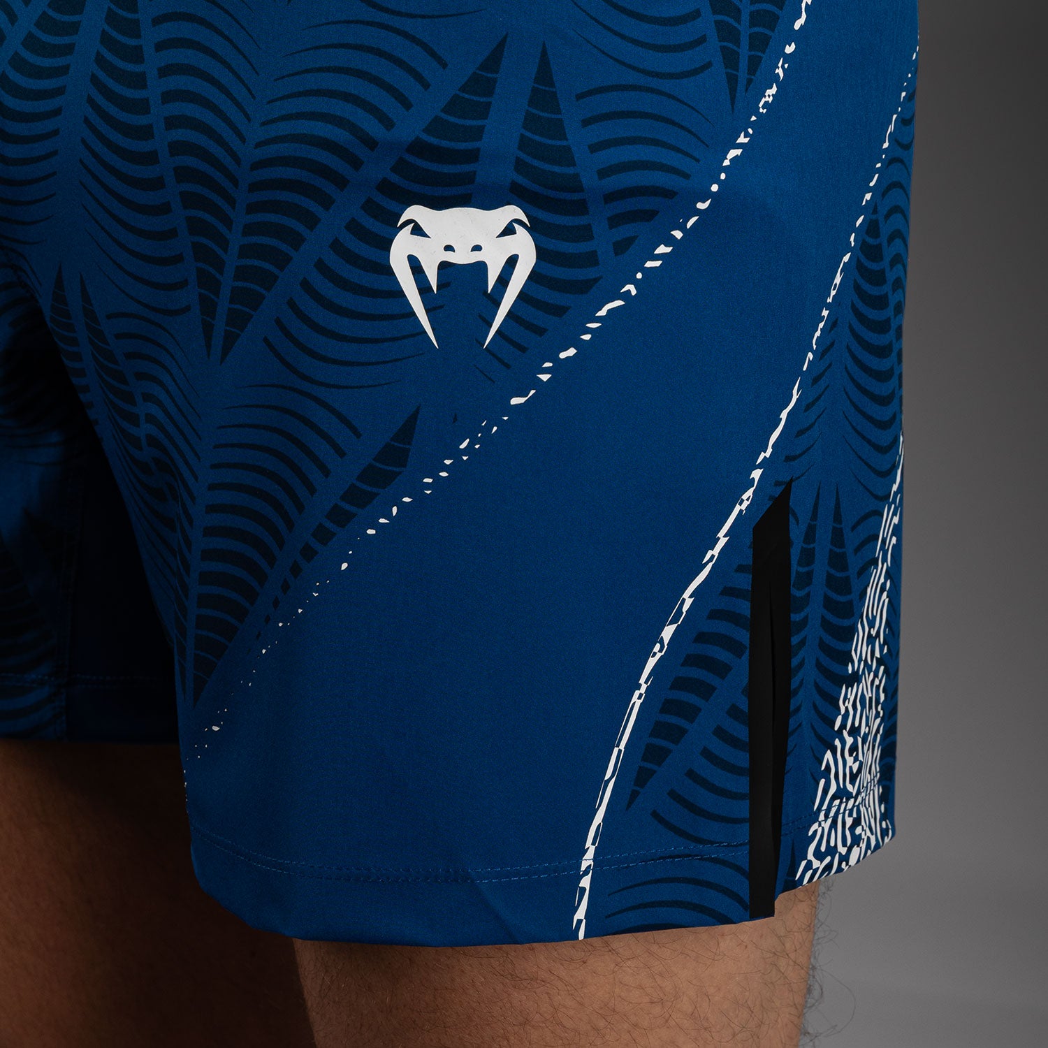 venum-ufc-zenith-authentic-fight-night-fight-short-herren-blau-personalisiert-sh image 6