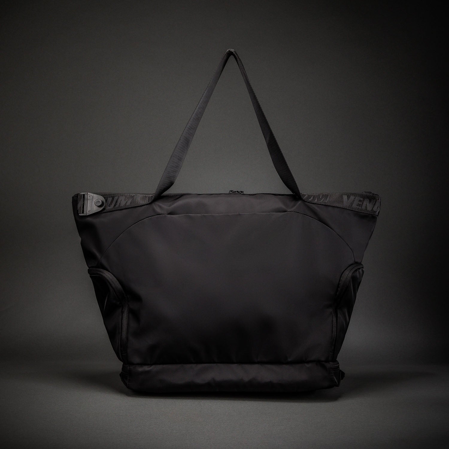 venum-essential-sporttasche-tote-bag-schwarz image 3