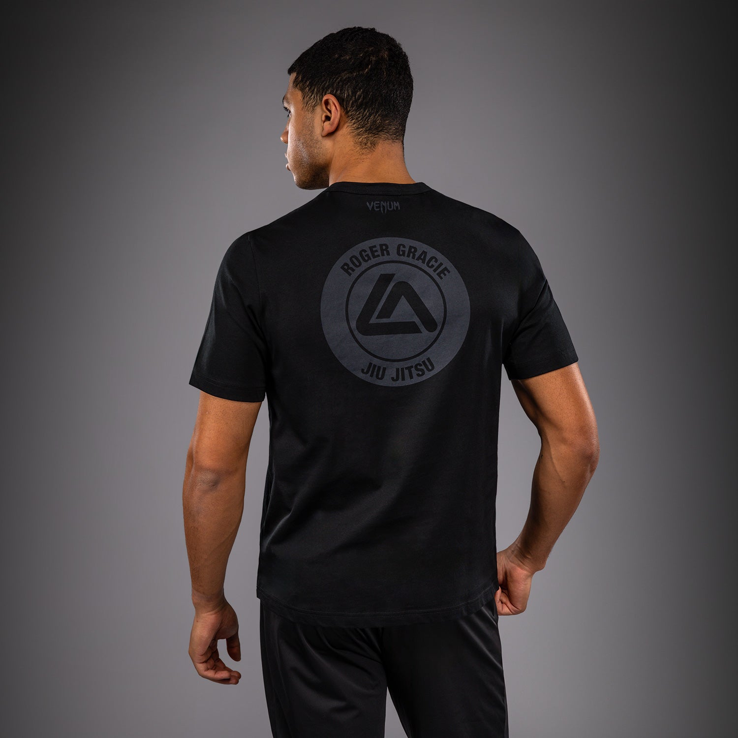 venum-x-roger-gracie-academy-t-shirt-schwarz-herren-kurzarm-rundhals image 3