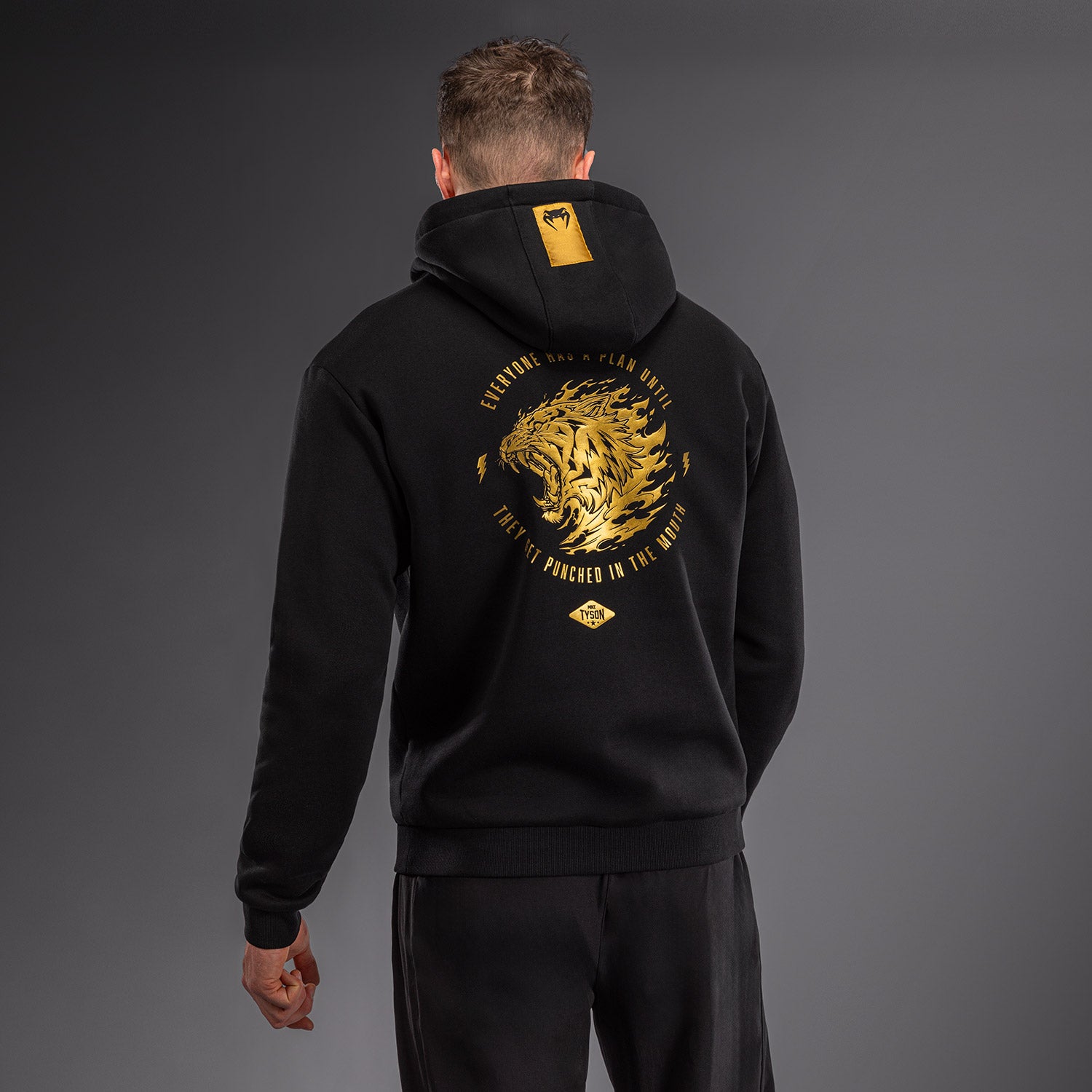 venum-x-mike-tyson-tiger-hoodie-herren-schwarz-gold image 4