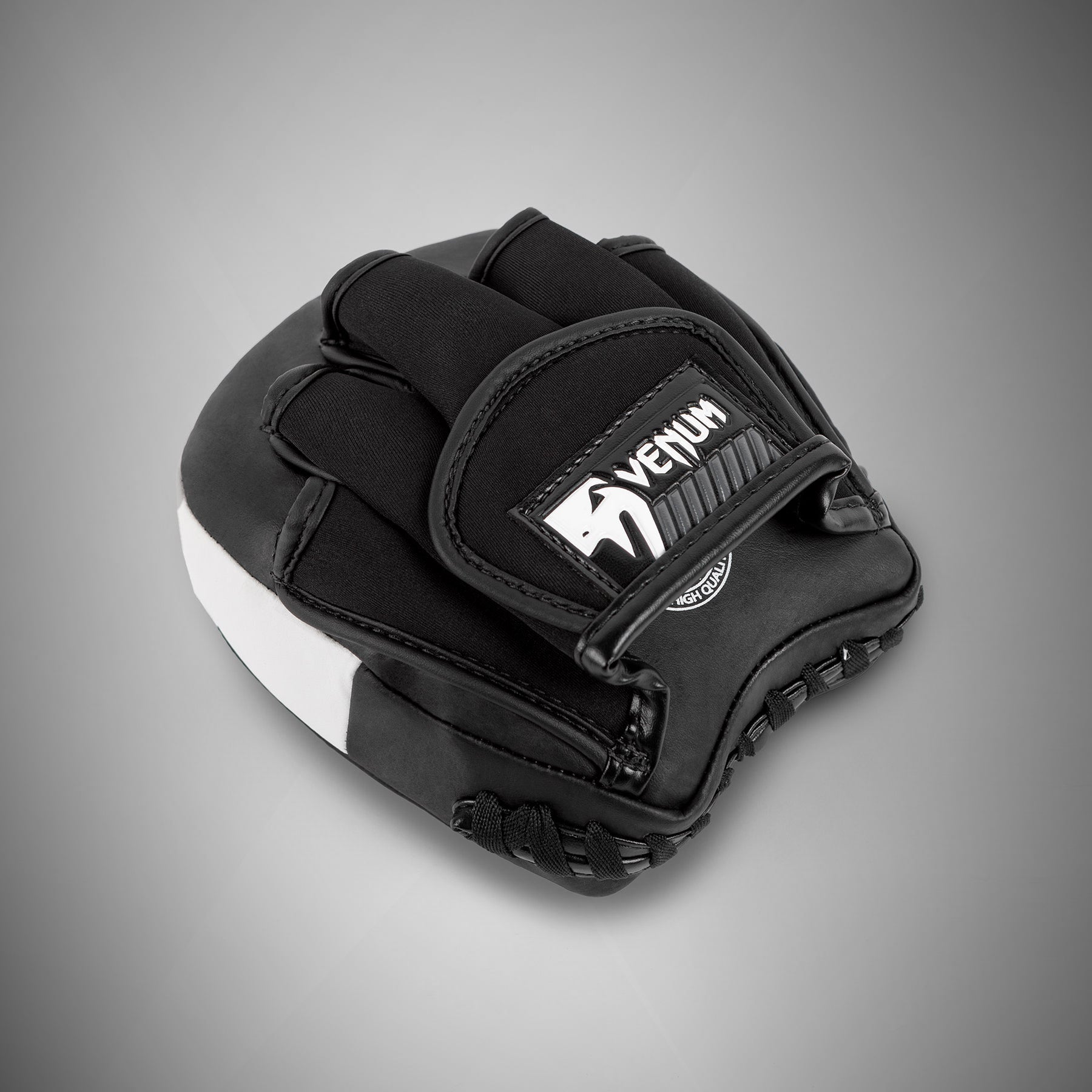 venum-elite-thick-coaching-handschuhe-leder-mini-pratzen-schwarz-wei-paar image 3