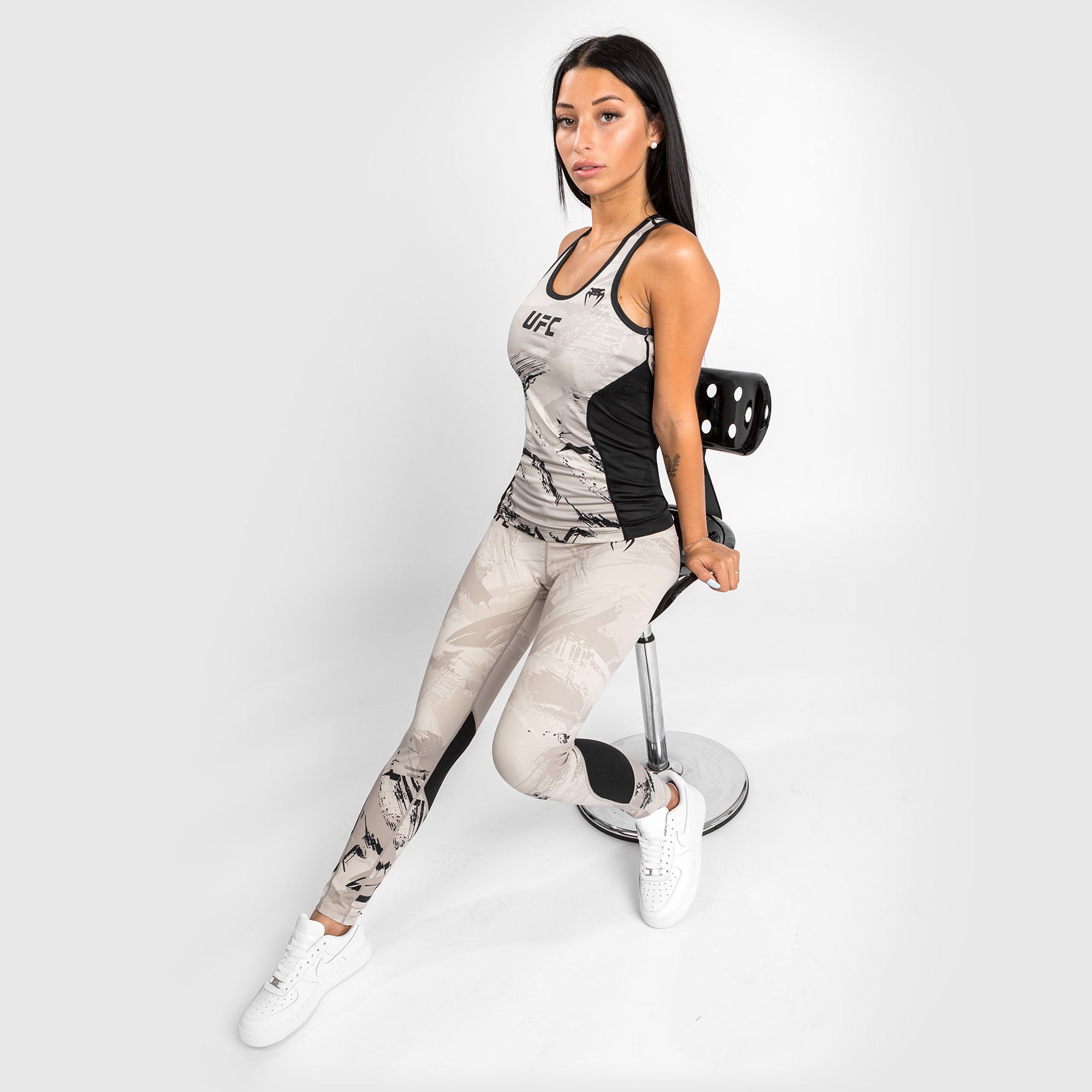 venum-ufc-authentic-fight-week-2-0-dry-tech-tank-top-f-r-frauen-sand-beige image 5