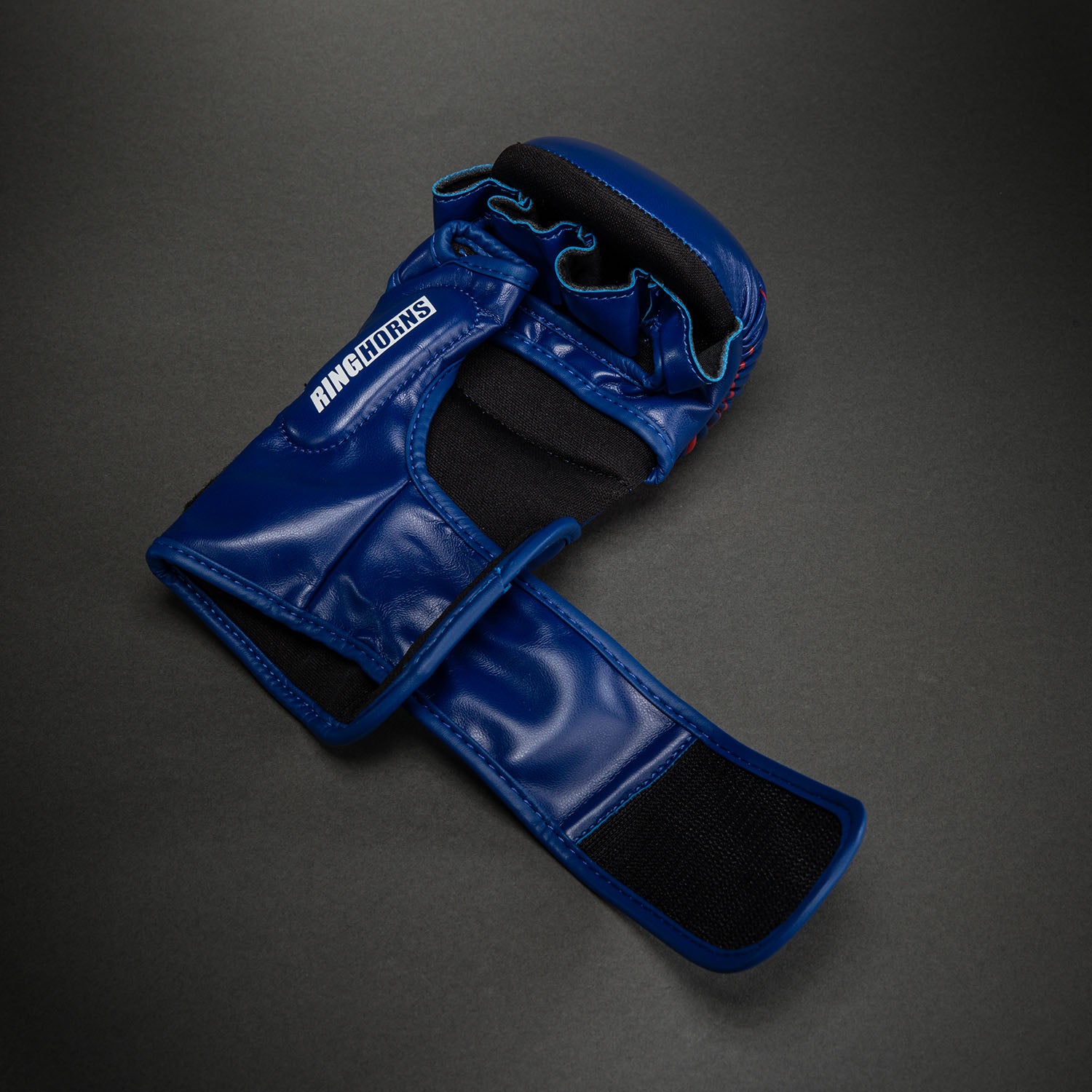 ringhorns-charger-by-venum-mma-sparringhandschuhe-marineblau-rot image 4